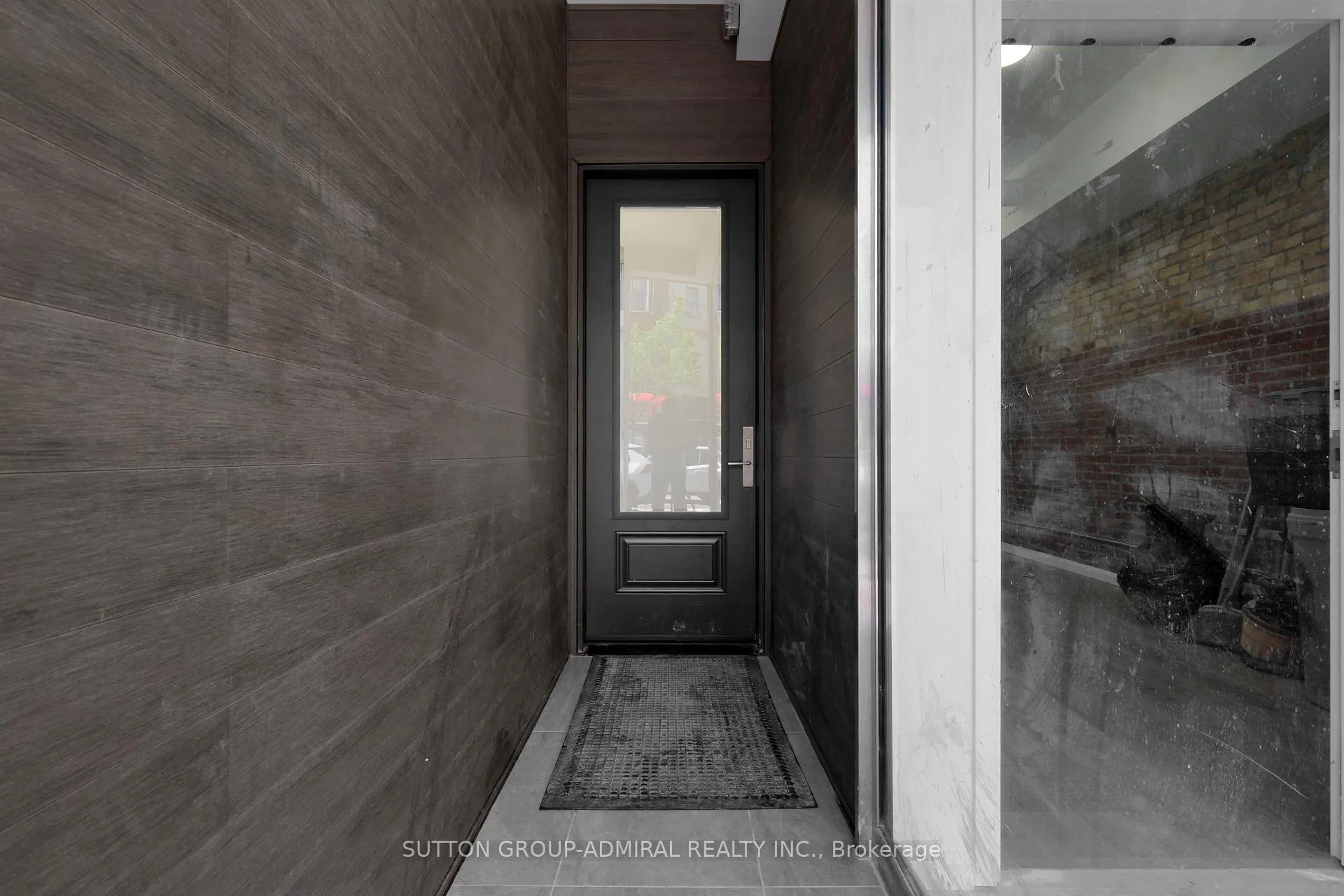 Photo 3 of Unit 101 (main floor), 647 College Street, Toronto, Palmerston-Little Italy — HOMEH