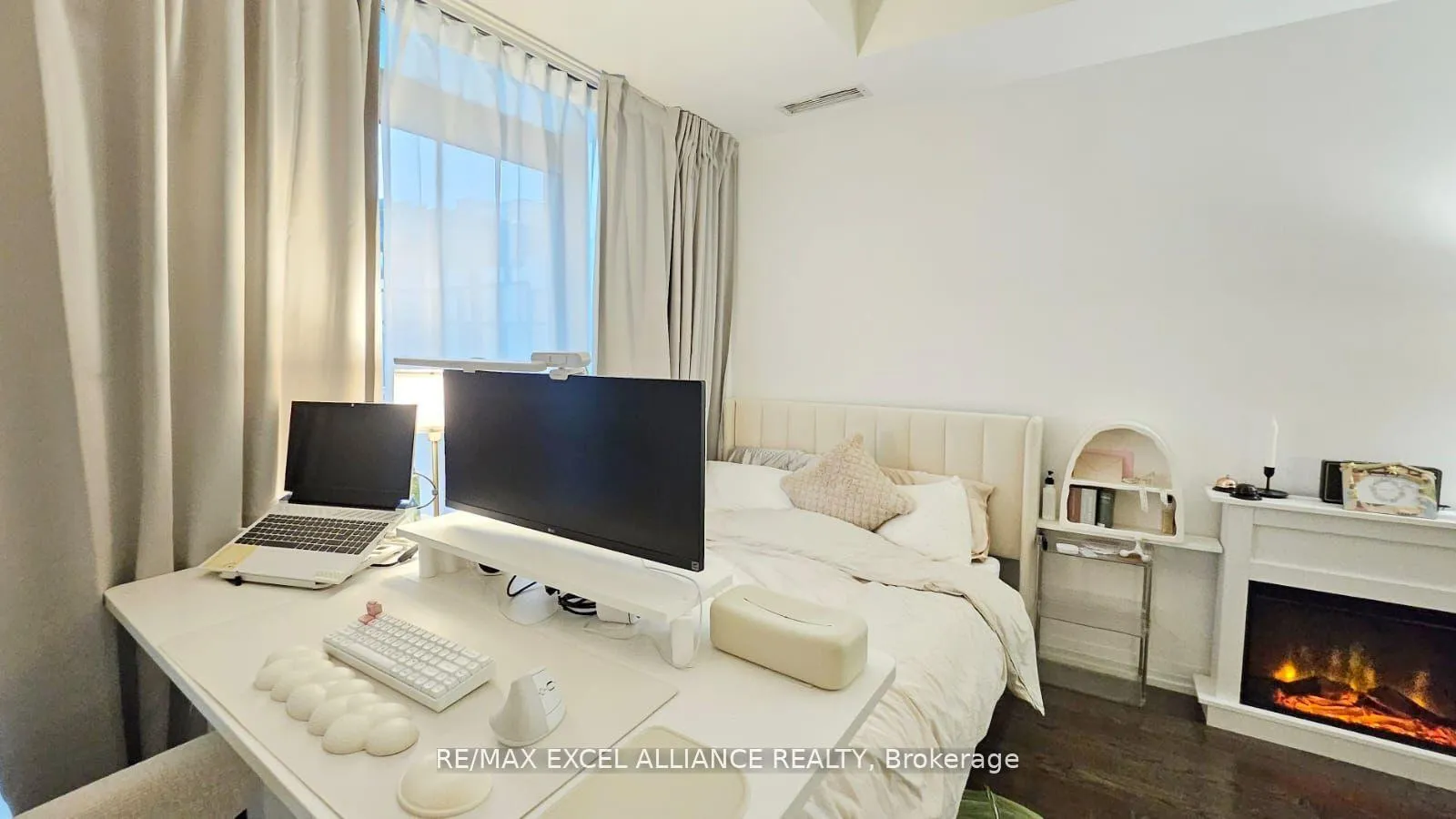 Photo 4 of Unit 1103, 460 Adelaide Street E, Toronto, Moss Park — HOMEH