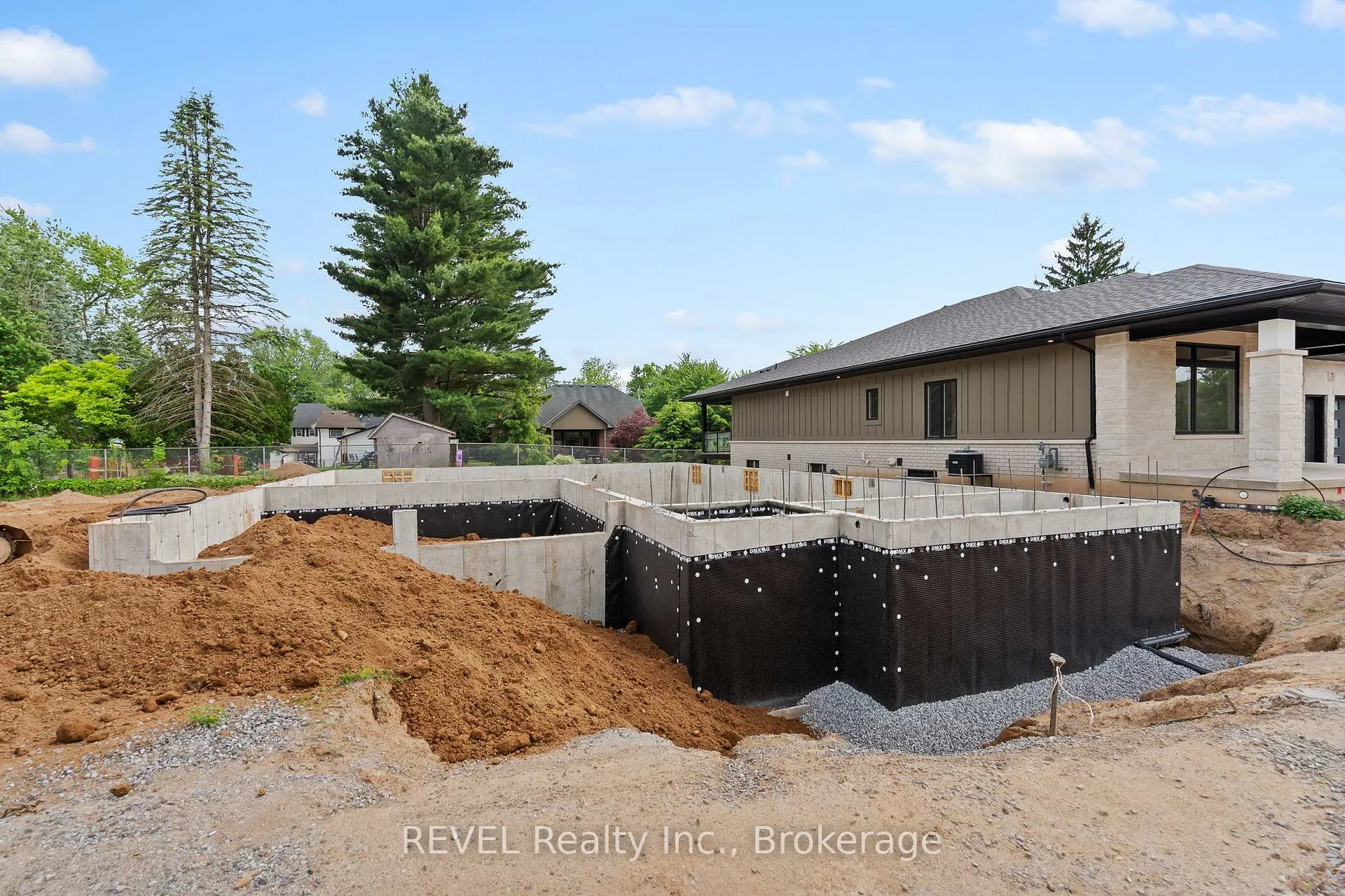 Photo 3 of 23 Accursi Crescent, Pelham, Fonthill — HOMEH