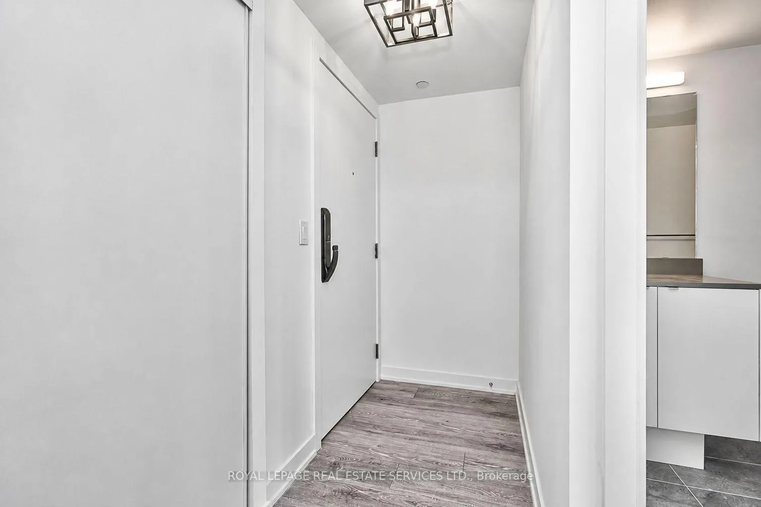 Photo 4 of Unit A813, 3210 Dakota Common, Burlington, Alton — HOMEH