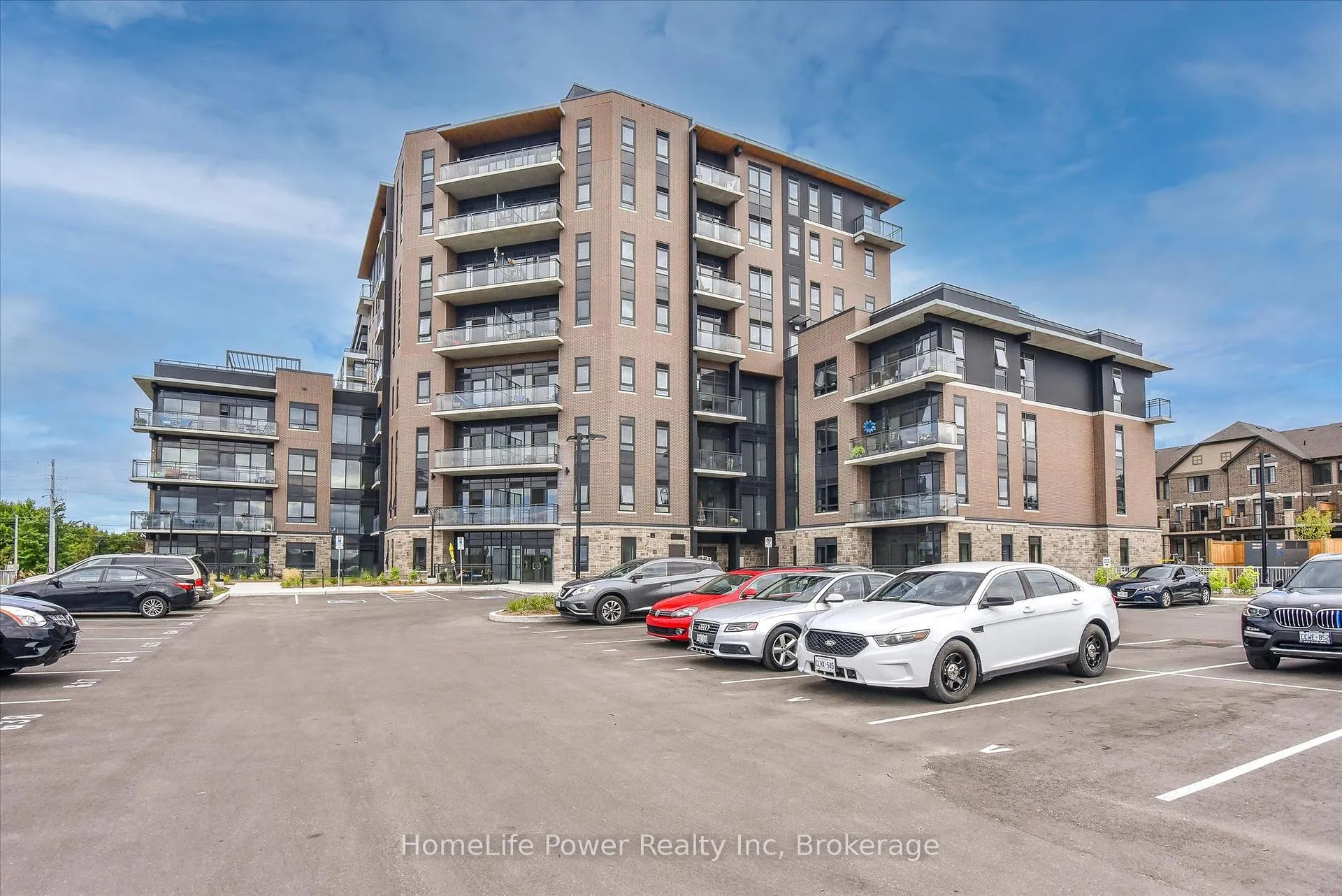 Photo 7 of Unit 803, 332 Gosling Gardens, Guelph, Clairfields/Hanlon Business Park — HOMEH