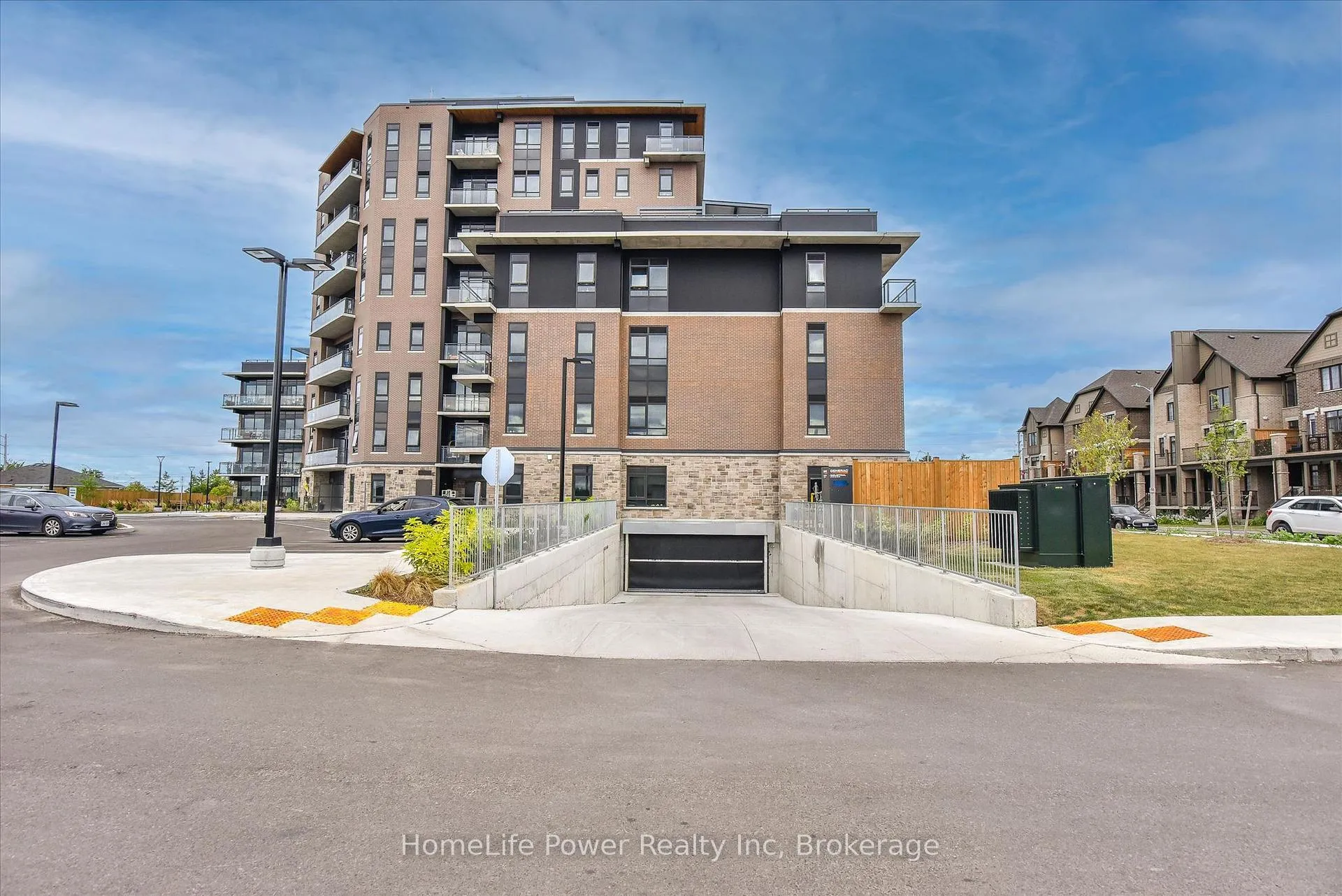 Photo 8 of Unit 803, 332 Gosling Gardens, Guelph, Clairfields/Hanlon Business Park — HOMEH