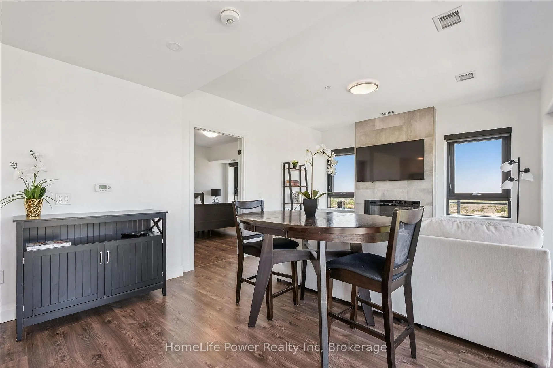 Photo 17 of Unit 803, 332 Gosling Gardens, Guelph, Clairfields/Hanlon Business Park — HOMEH