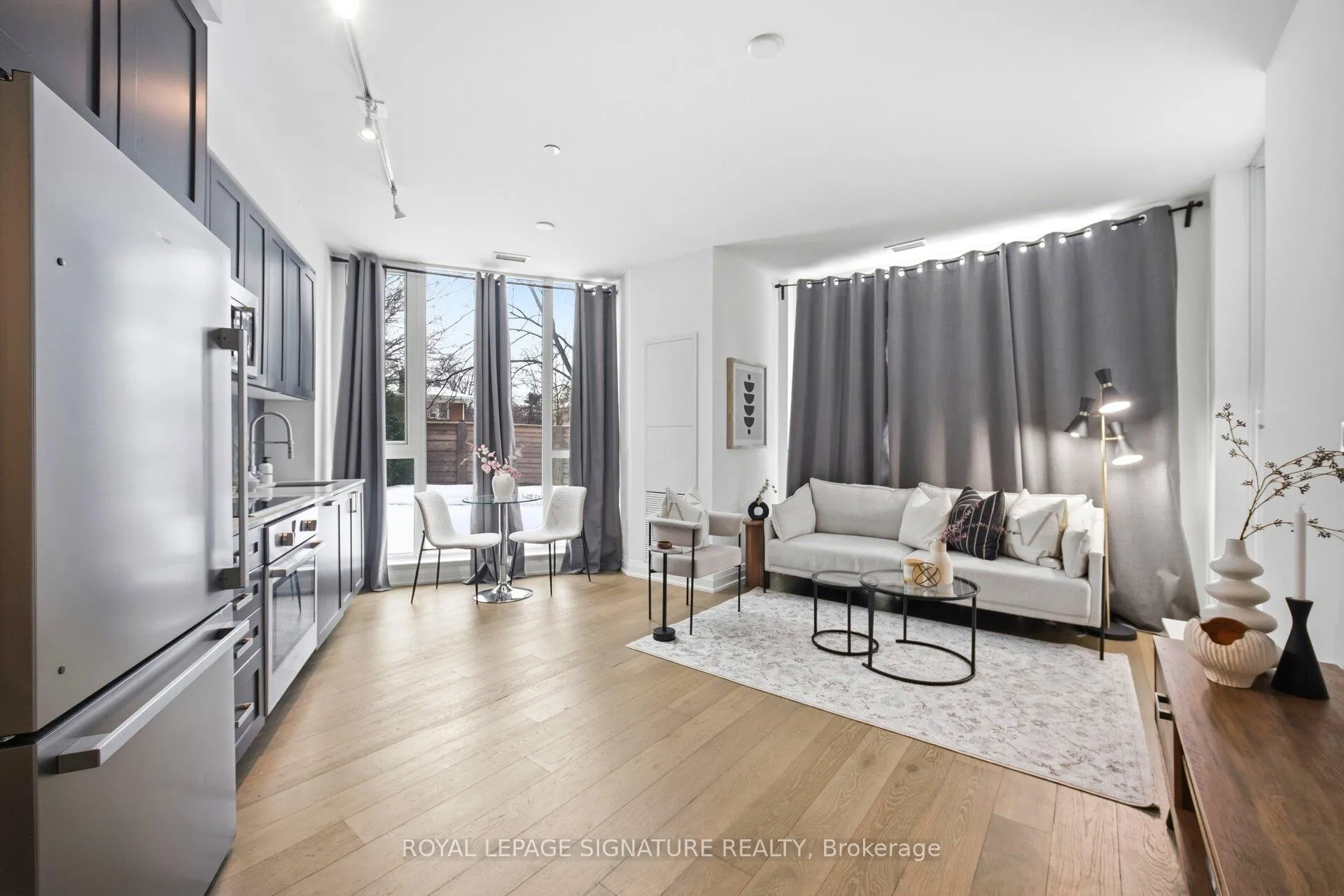 Front of Unit 109, 293 The Kingsway