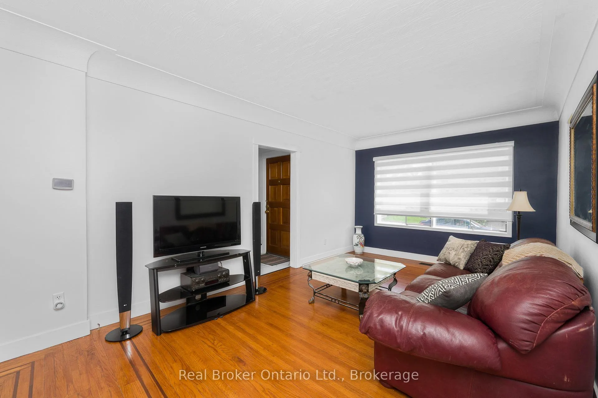 Photo 8 of 153 Gage Avenue N, Hamilton, Stipley — HOMEH