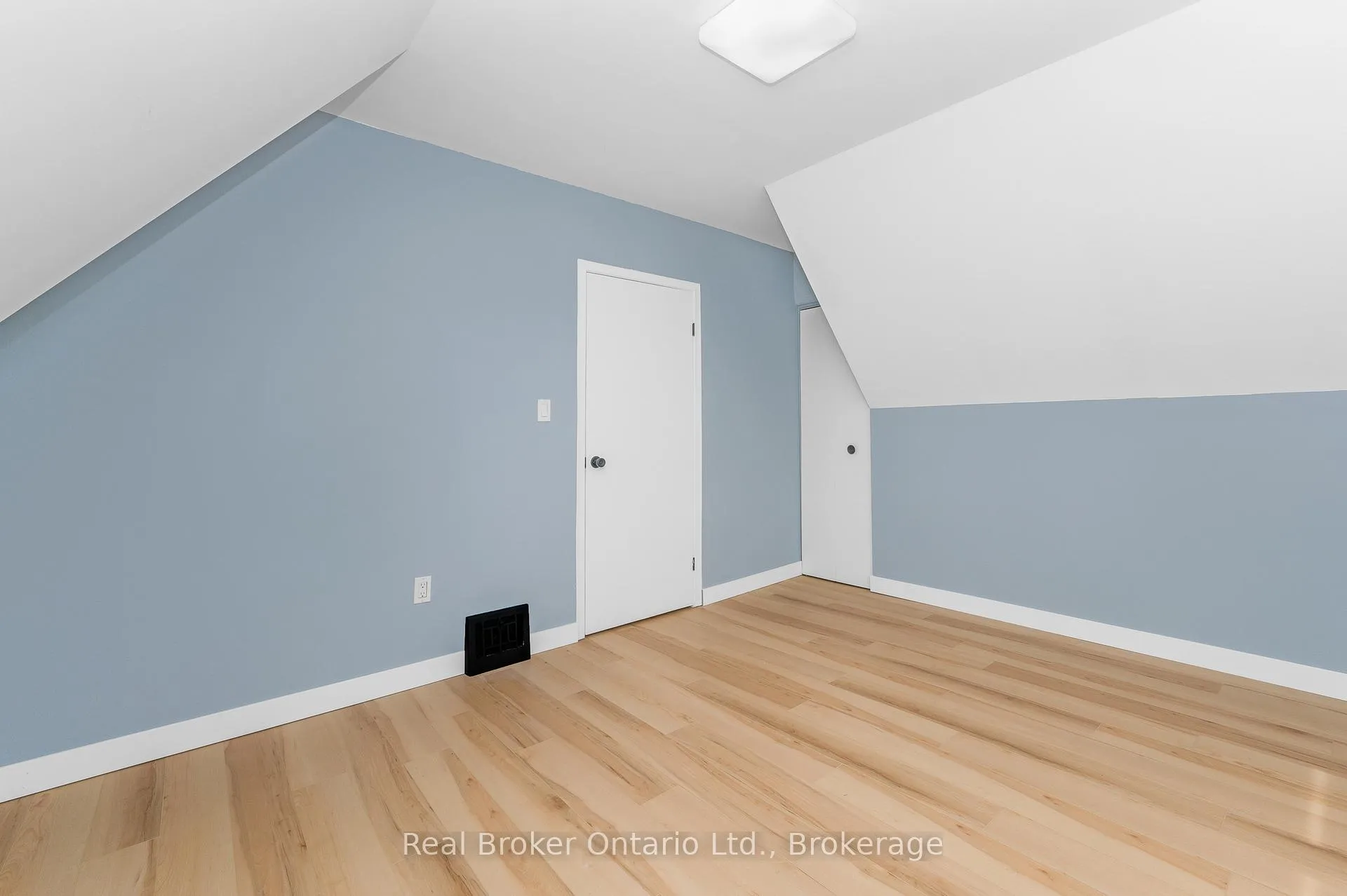 Photo 20 of 153 Gage Avenue N, Hamilton, Stipley — HOMEH
