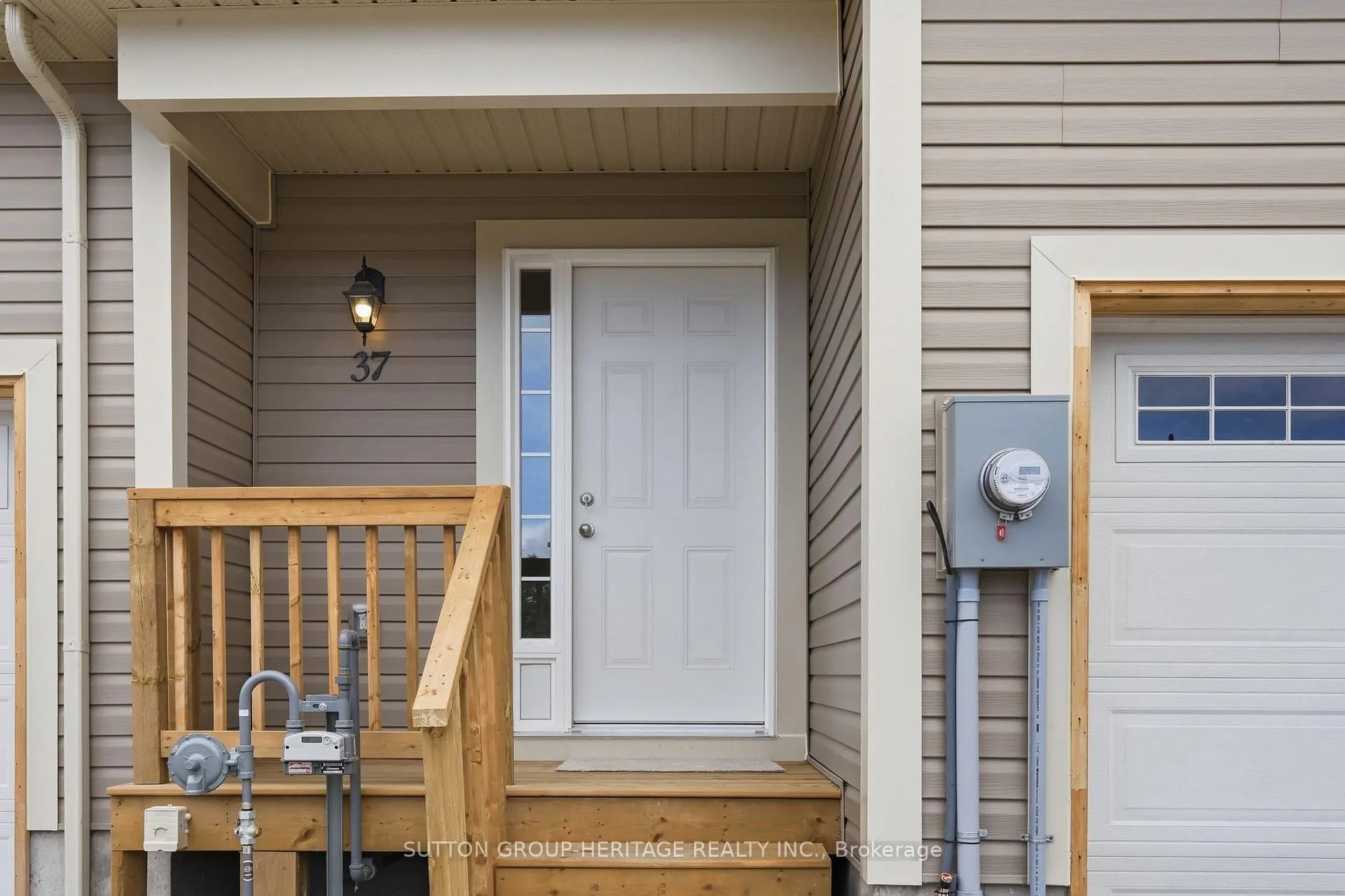 Photo 3 of 37 McConnell Crescent, Bracebridge, Macaulay — HOMEH