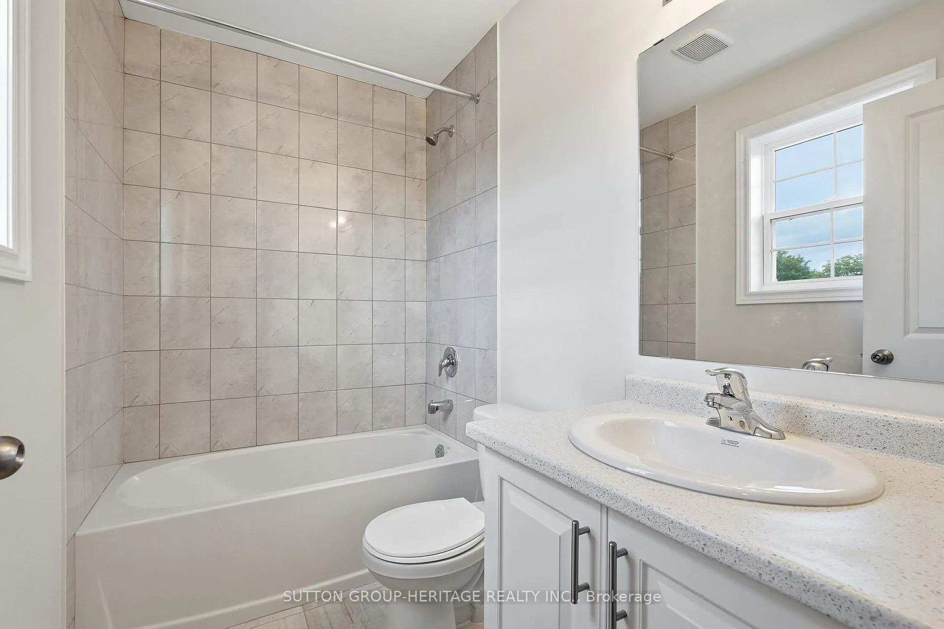 Photo 31 of 37 McConnell Crescent, Bracebridge, Macaulay — HOMEH