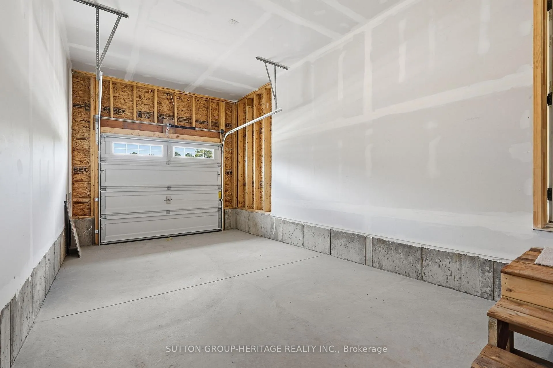 Photo 35 of 37 McConnell Crescent, Bracebridge, Macaulay — HOMEH