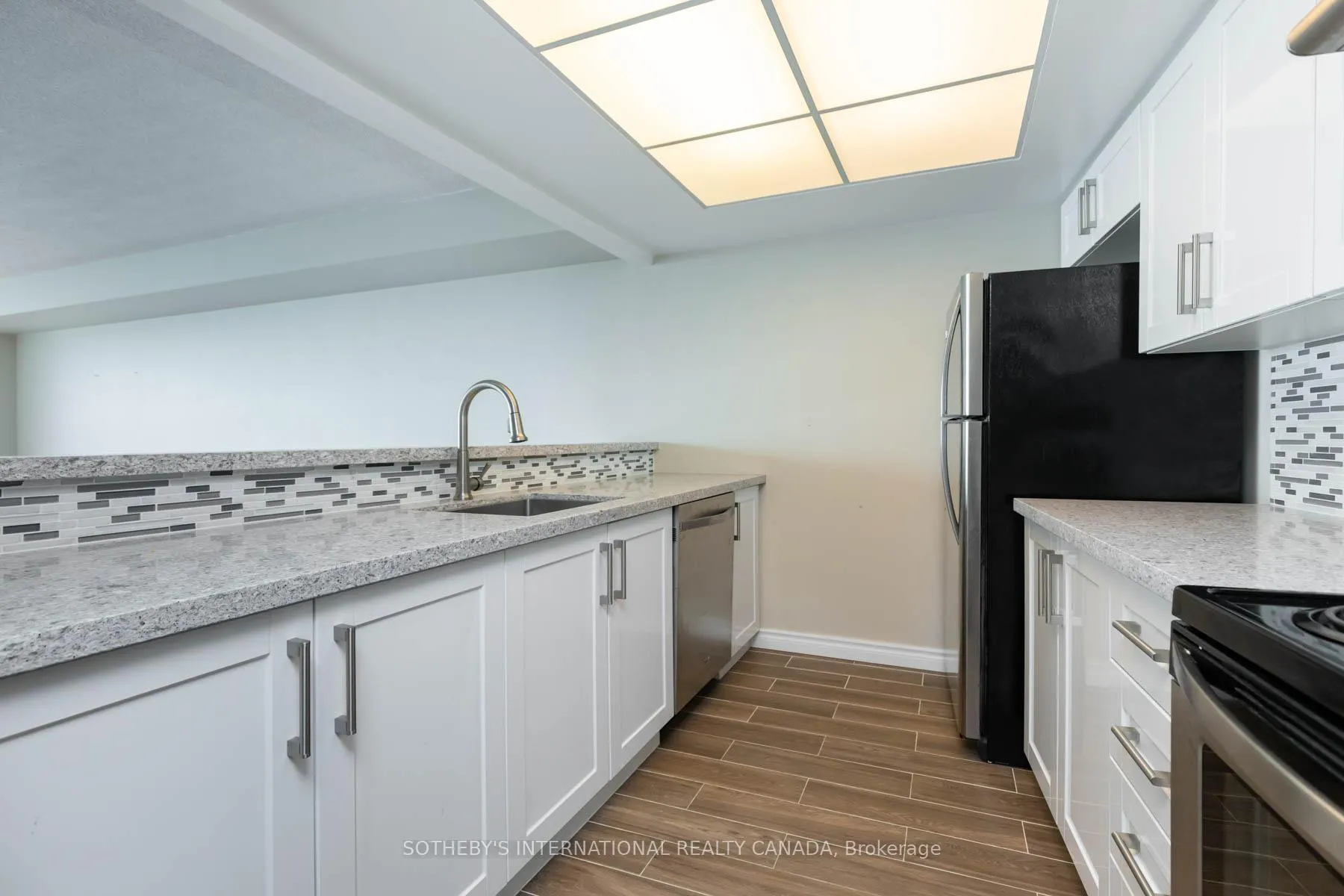 Photo 8 of Unit 2210, 77 Harbour Square, Toronto, Waterfront Communities — HOMEH