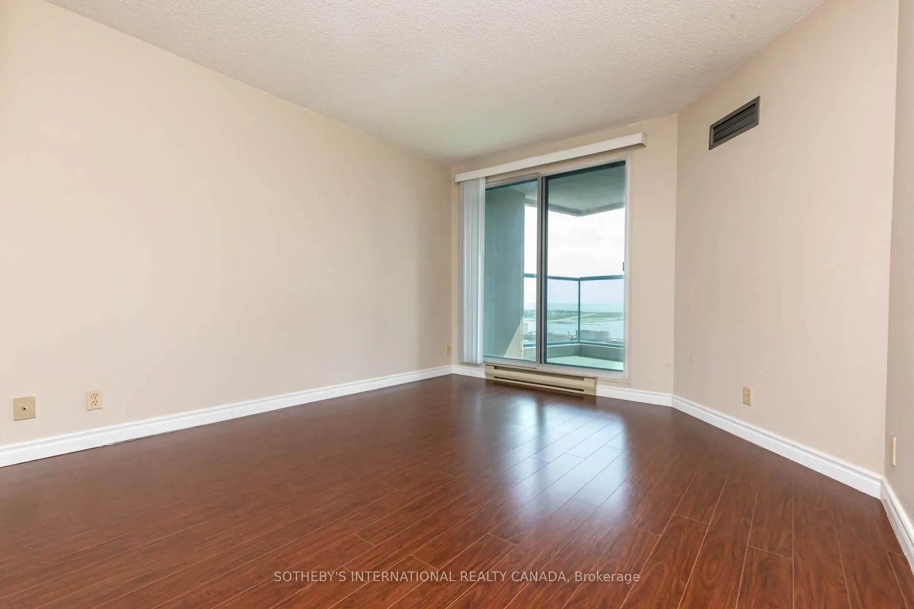 Photo 11 of Unit 2210, 77 Harbour Square, Toronto, Waterfront Communities — HOMEH
