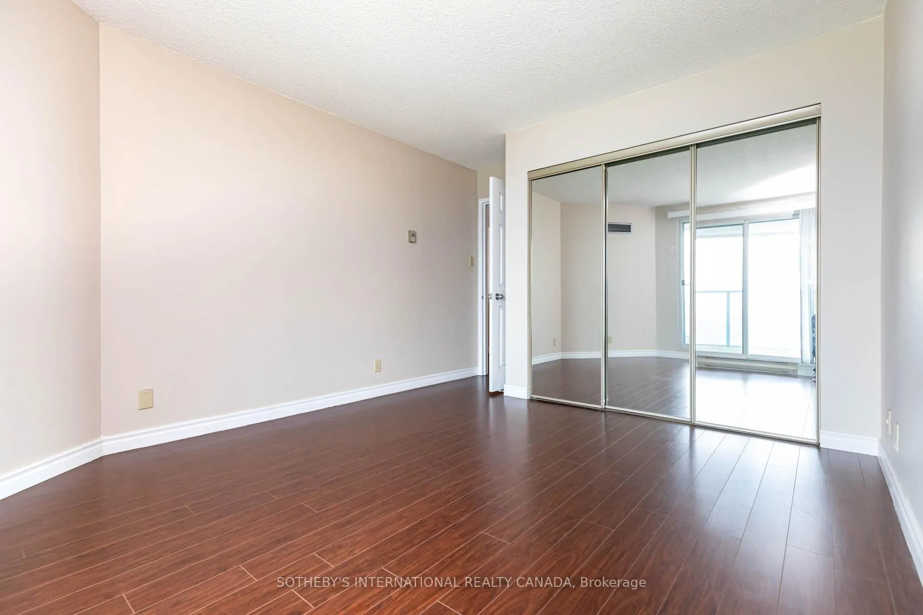 Photo 12 of Unit 2210, 77 Harbour Square, Toronto, Waterfront Communities — HOMEH