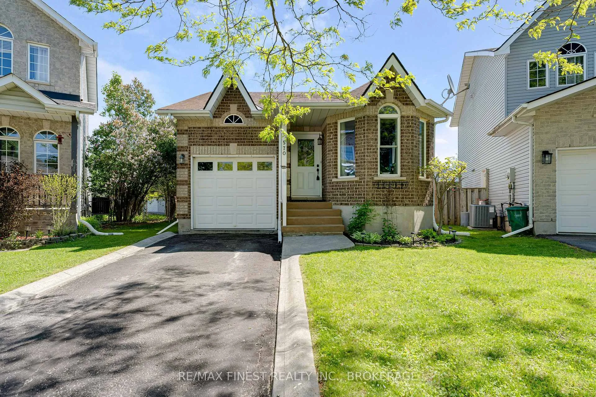 Photo 1 of 570 Freeman Crescent, Kingston, Kingston East (Incl Barret Crt) — HOMEH