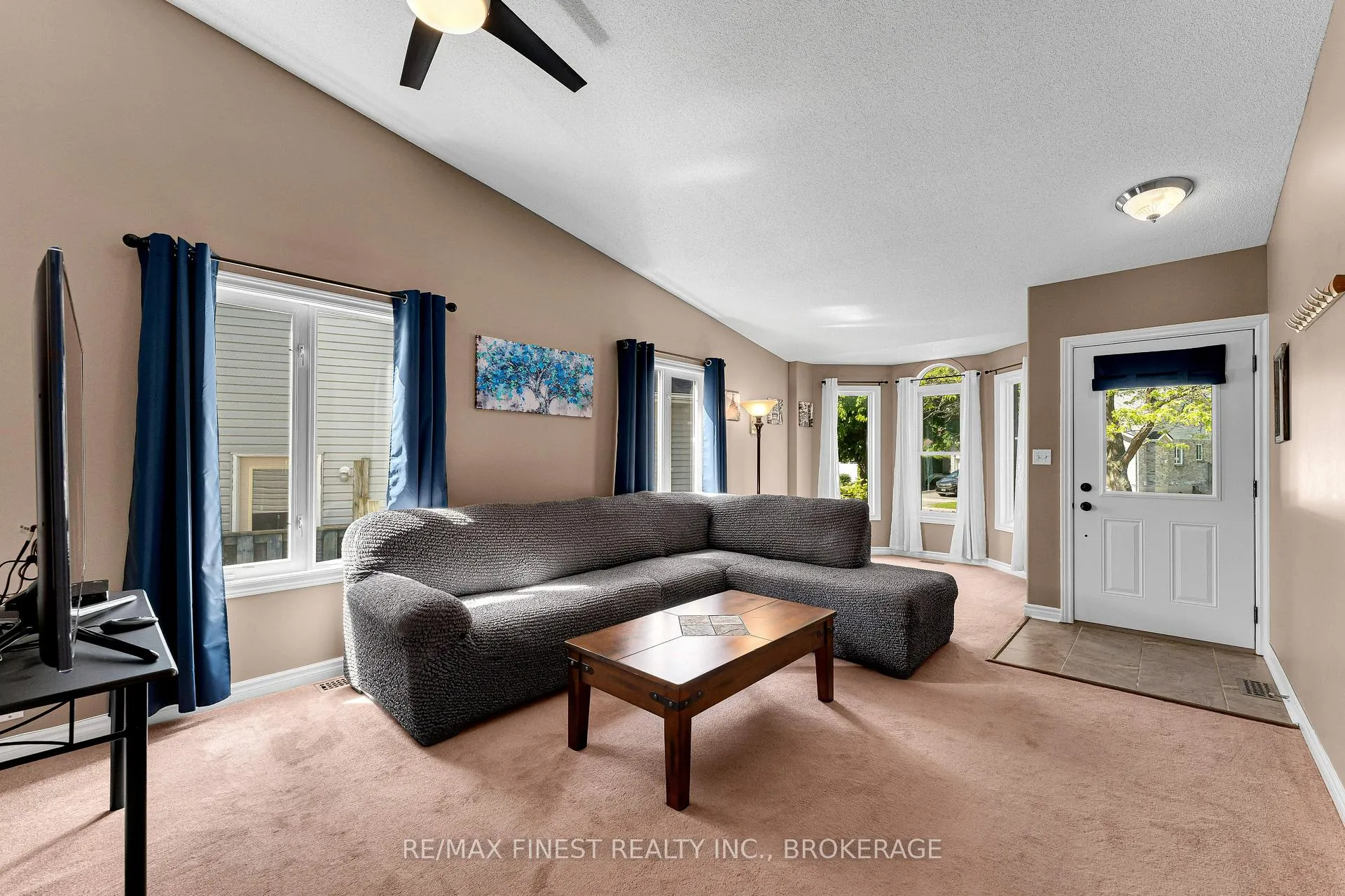 Photo 4 of 570 Freeman Crescent, Kingston, Kingston East (Incl Barret Crt) — HOMEH