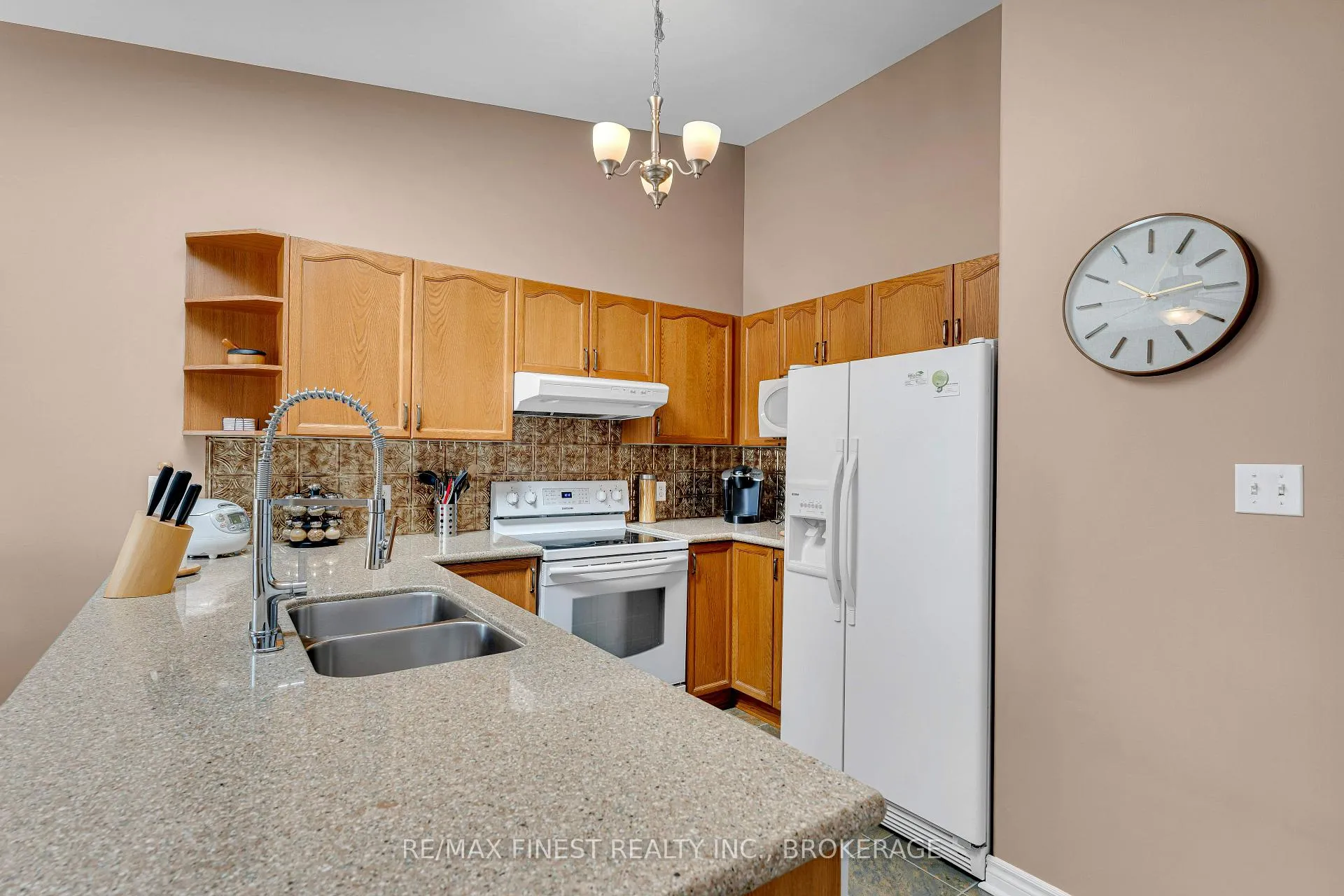 Photo 10 of 570 Freeman Crescent, Kingston, Kingston East (Incl Barret Crt) — HOMEH