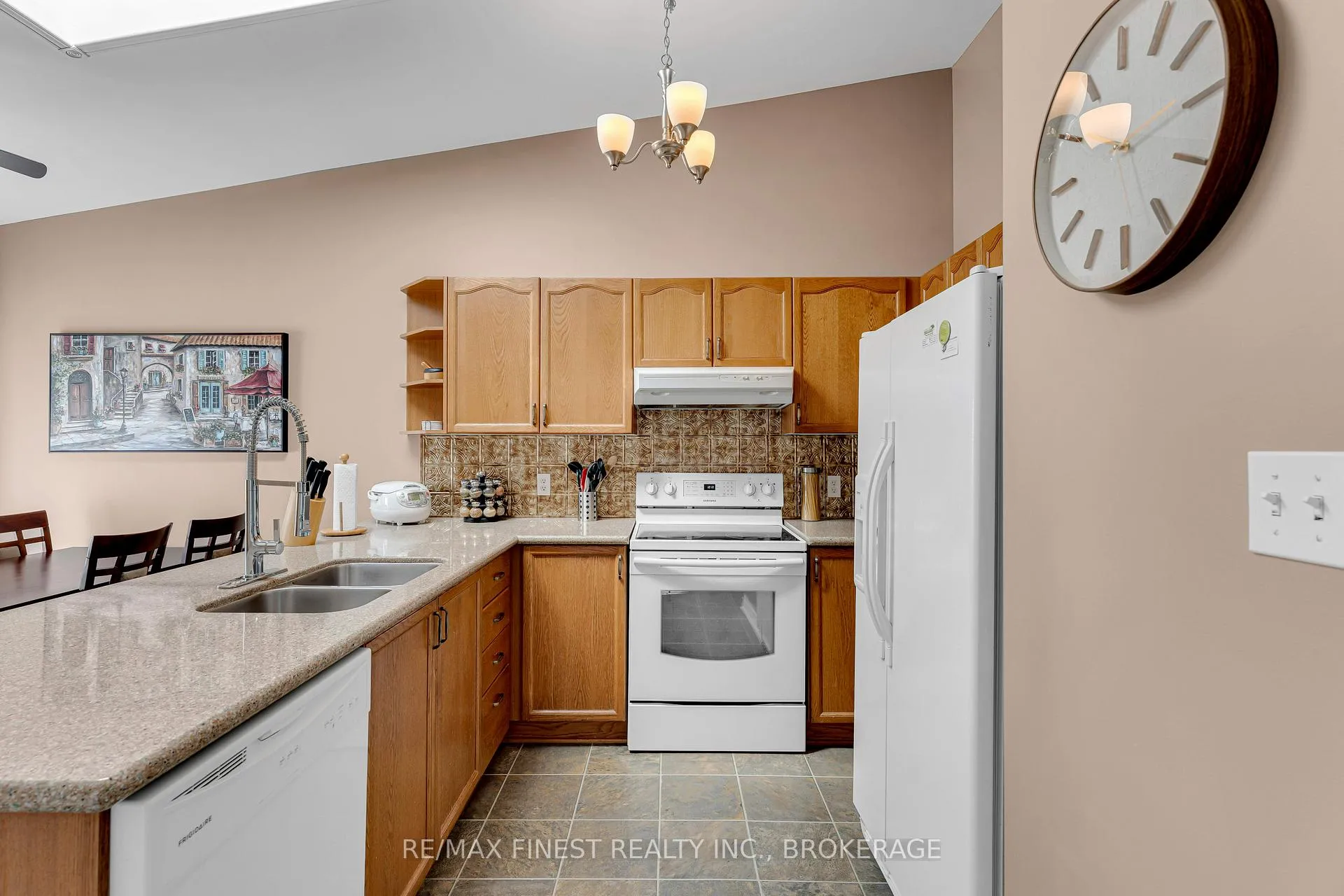 Photo 11 of 570 Freeman Crescent, Kingston, Kingston East (Incl Barret Crt) — HOMEH