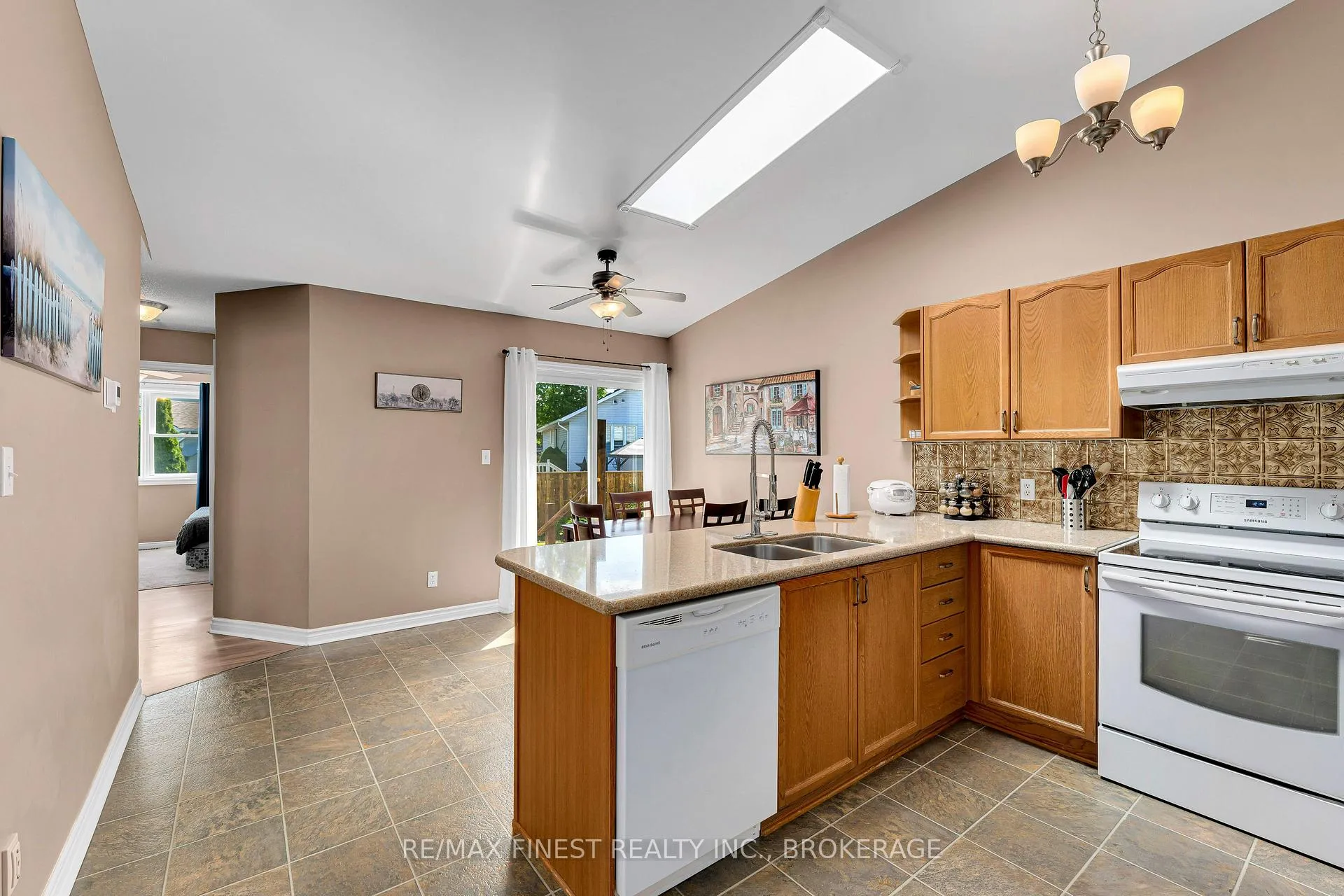 Photo 12 of 570 Freeman Crescent, Kingston, Kingston East (Incl Barret Crt) — HOMEH
