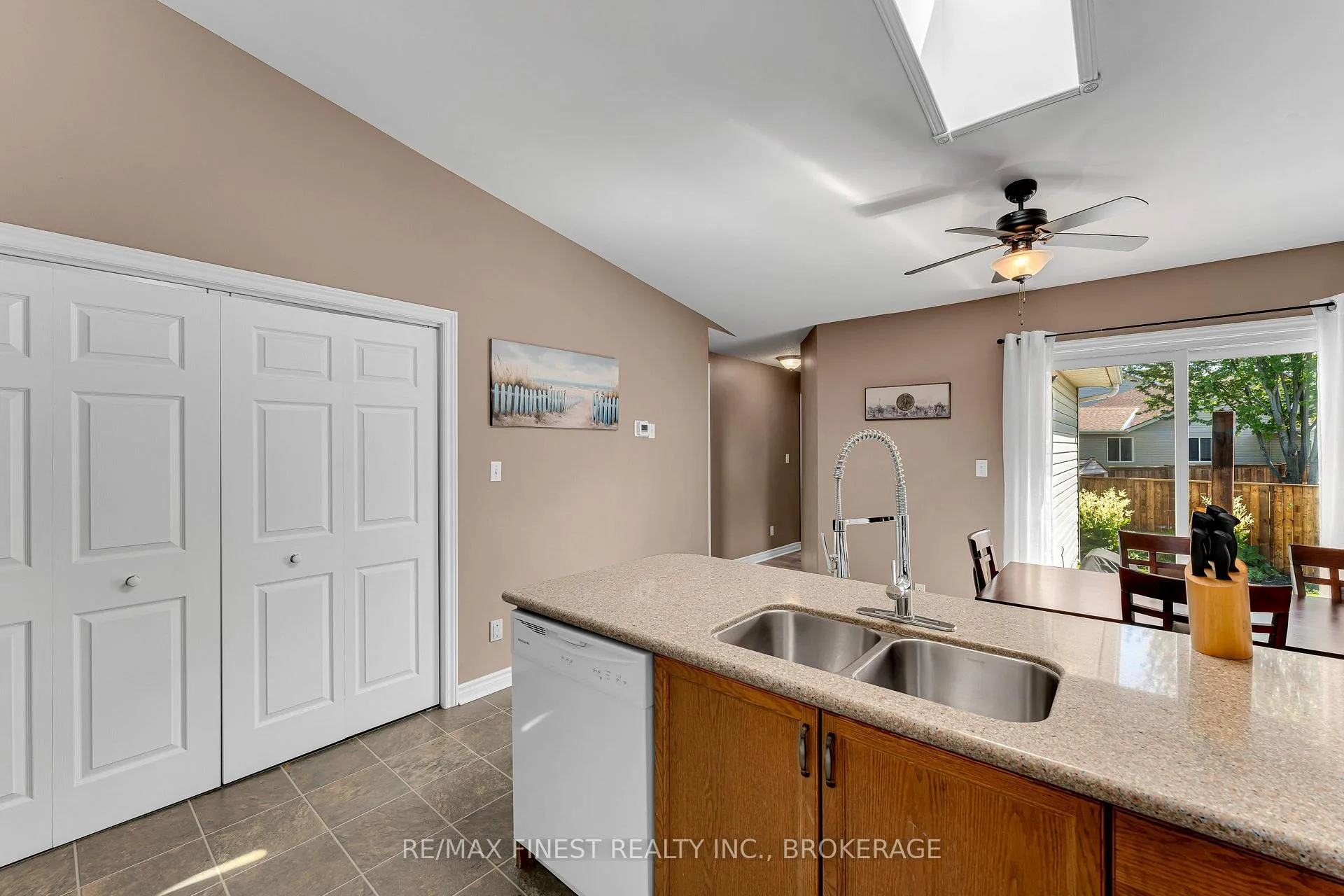 Photo 13 of 570 Freeman Crescent, Kingston, Kingston East (Incl Barret Crt) — HOMEH