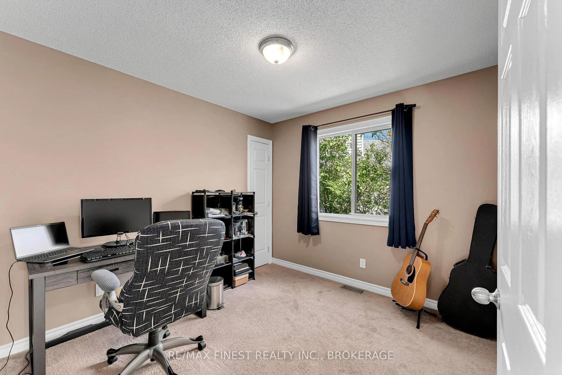 Photo 16 of 570 Freeman Crescent, Kingston, Kingston East (Incl Barret Crt) — HOMEH