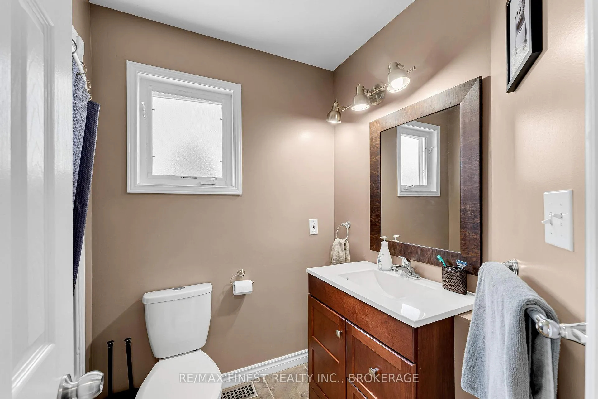Photo 18 of 570 Freeman Crescent, Kingston, Kingston East (Incl Barret Crt) — HOMEH