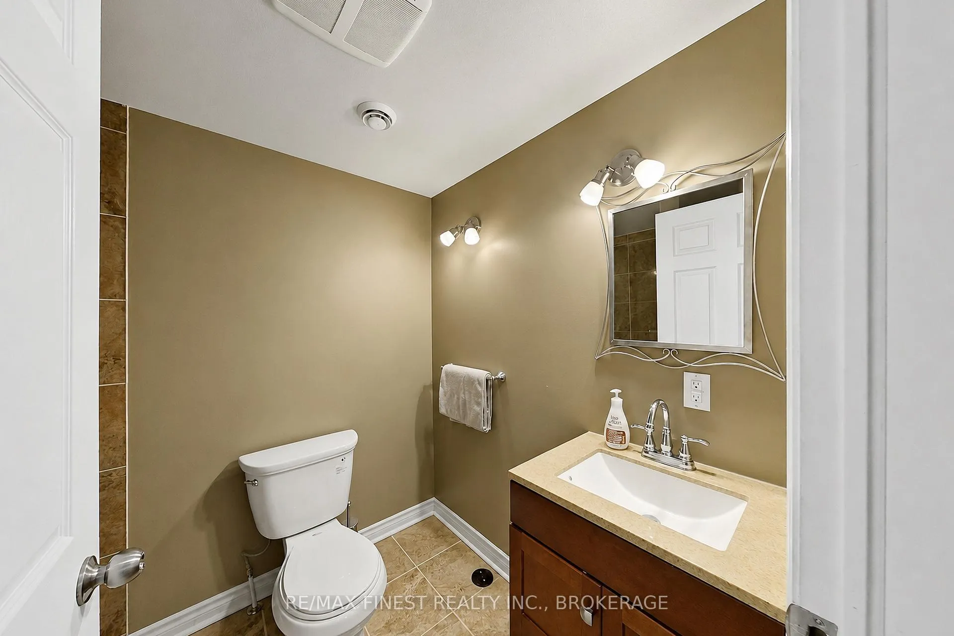 Photo 29 of 570 Freeman Crescent, Kingston, Kingston East (Incl Barret Crt) — HOMEH
