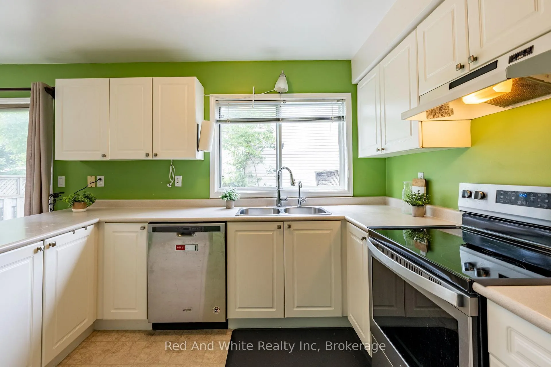 Photo 7 of Unit 24, 230 Blackhorne Drive, Kitchener — HOMEH