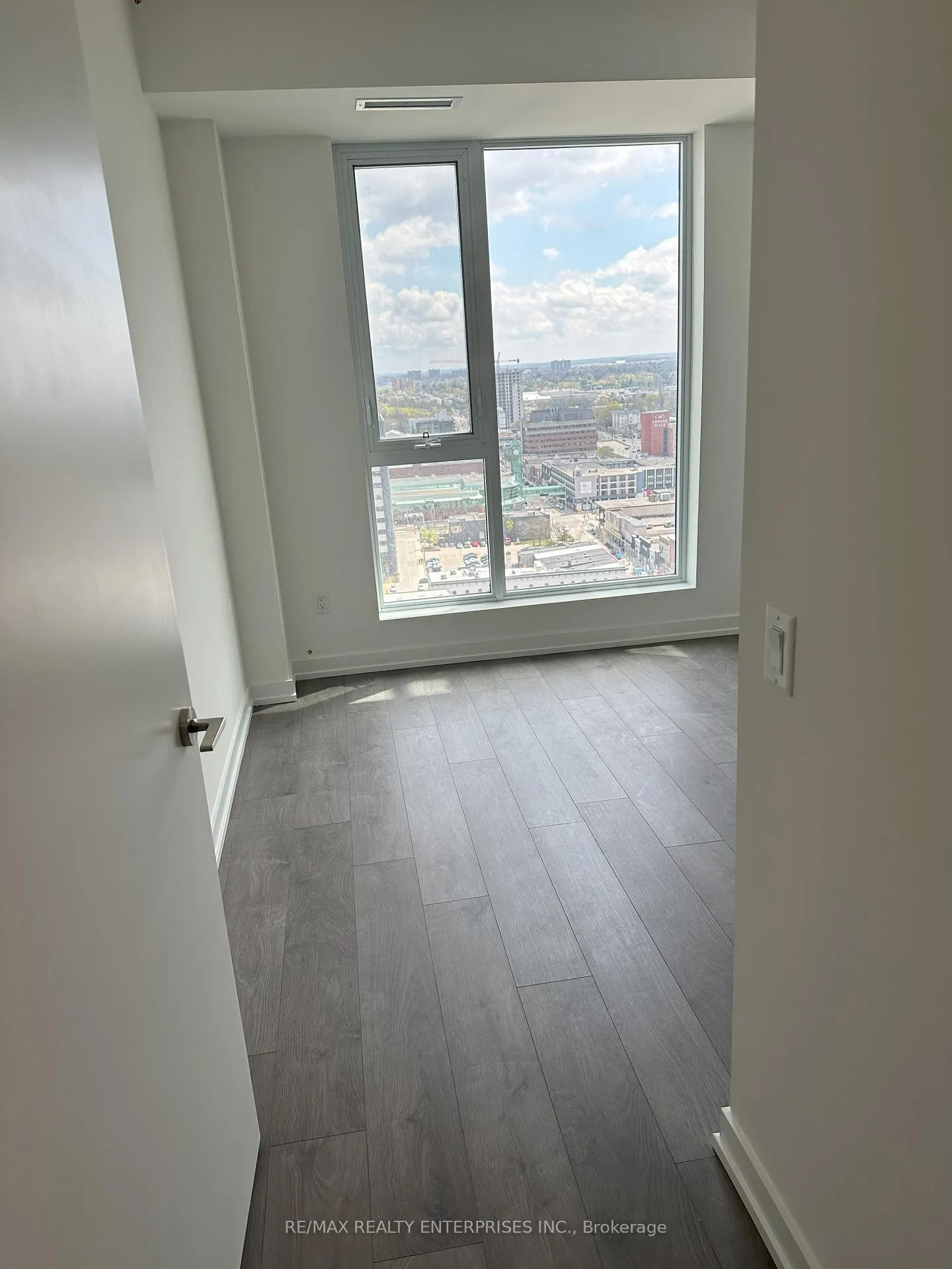 Photo 5 of Unit 1904, 55 Duke Street, Kitchener, City Commercial Core — HOMEH