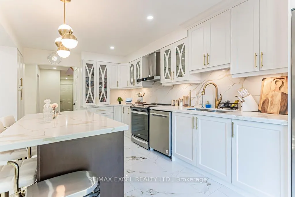 Photo 3 of 311 Conley Street, Vaughan, Lakeview Estates — HOMEH