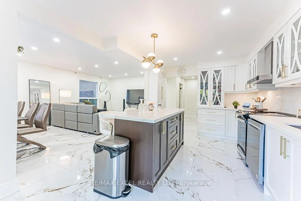 Photo 4 of 311 Conley Street, Vaughan, Lakeview Estates — HOMEH