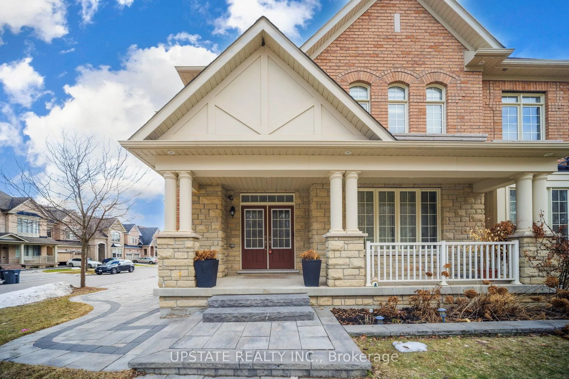 Photo 2 of 11 Mistyglen Crescent, Brampton, Credit Valley — HOMEH