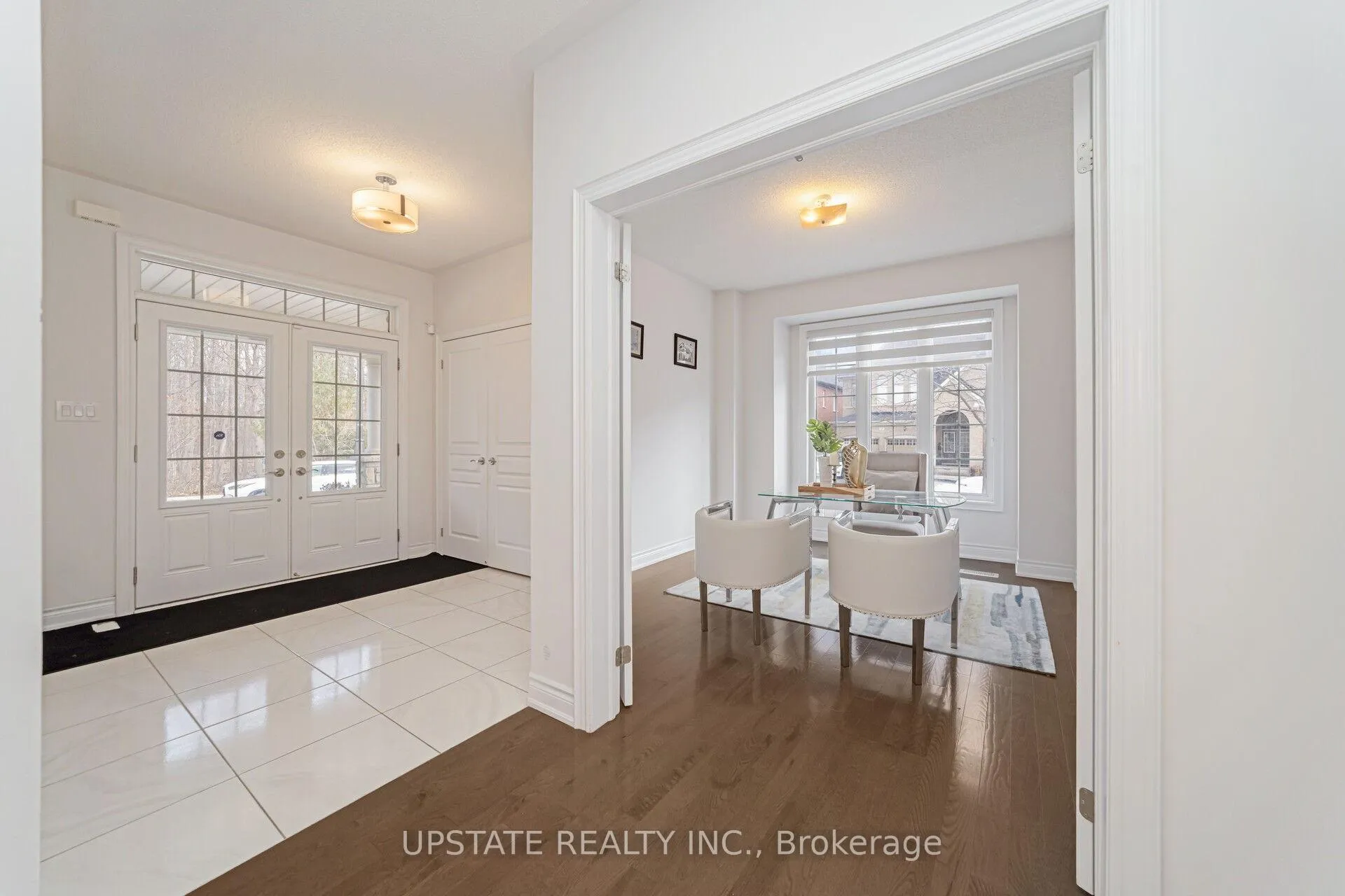 Photo 4 of 11 Mistyglen Crescent, Brampton, Credit Valley — HOMEH