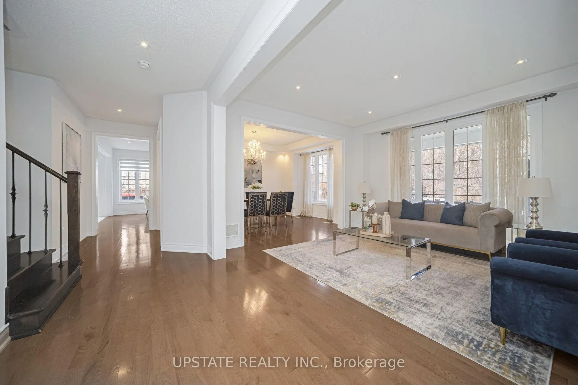 Photo 6 of 11 Mistyglen Crescent, Brampton, Credit Valley — HOMEH