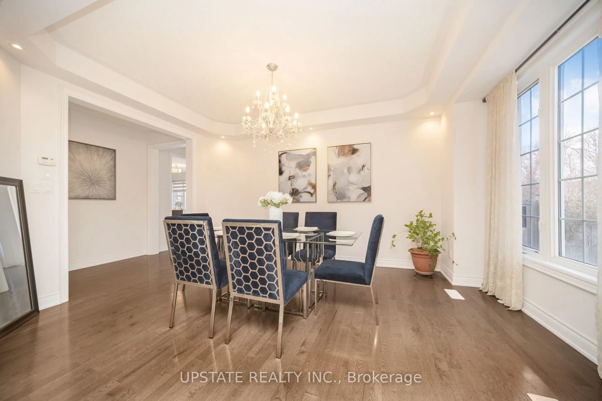 Photo 9 of 11 Mistyglen Crescent, Brampton, Credit Valley — HOMEH