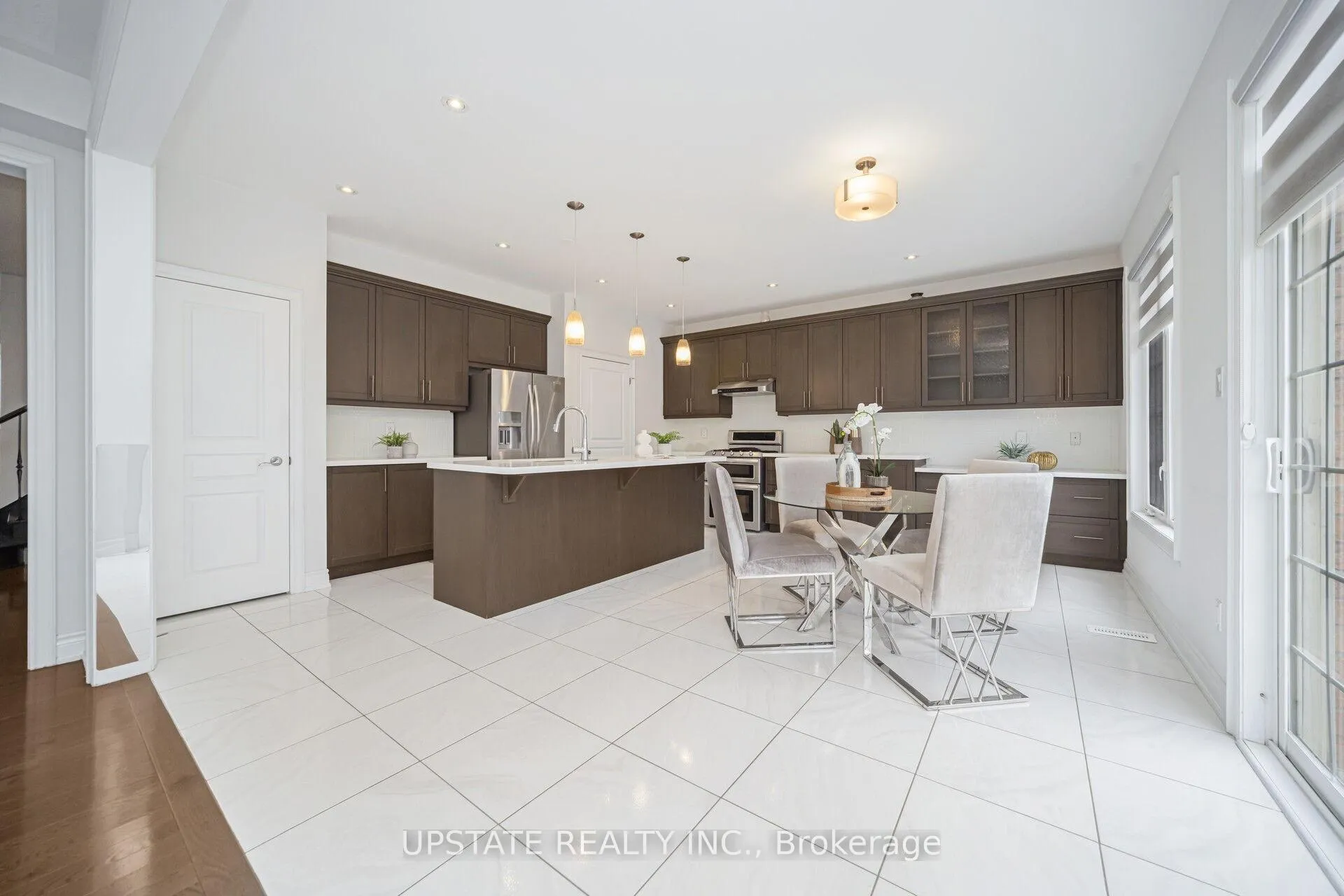 Photo 14 of 11 Mistyglen Crescent, Brampton, Credit Valley — HOMEH