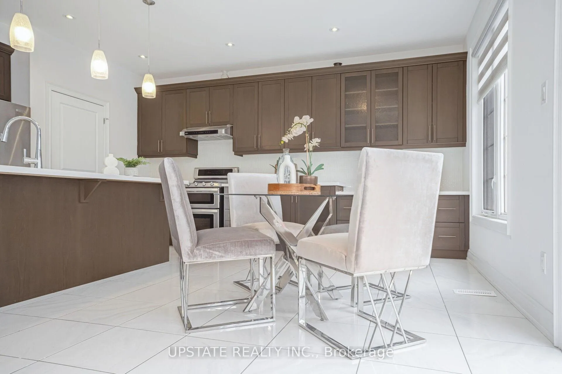 Photo 15 of 11 Mistyglen Crescent, Brampton, Credit Valley — HOMEH