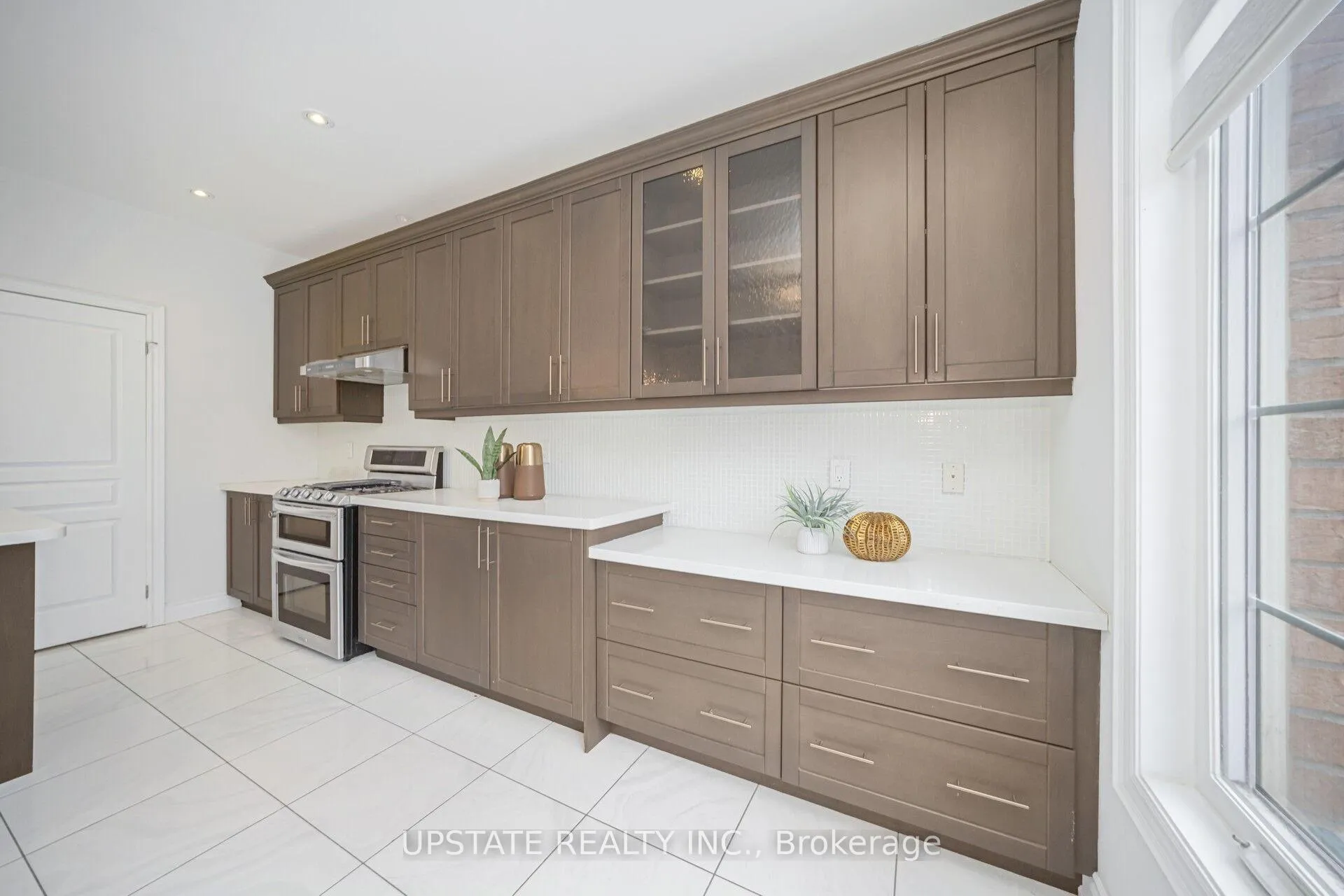 Photo 16 of 11 Mistyglen Crescent, Brampton, Credit Valley — HOMEH