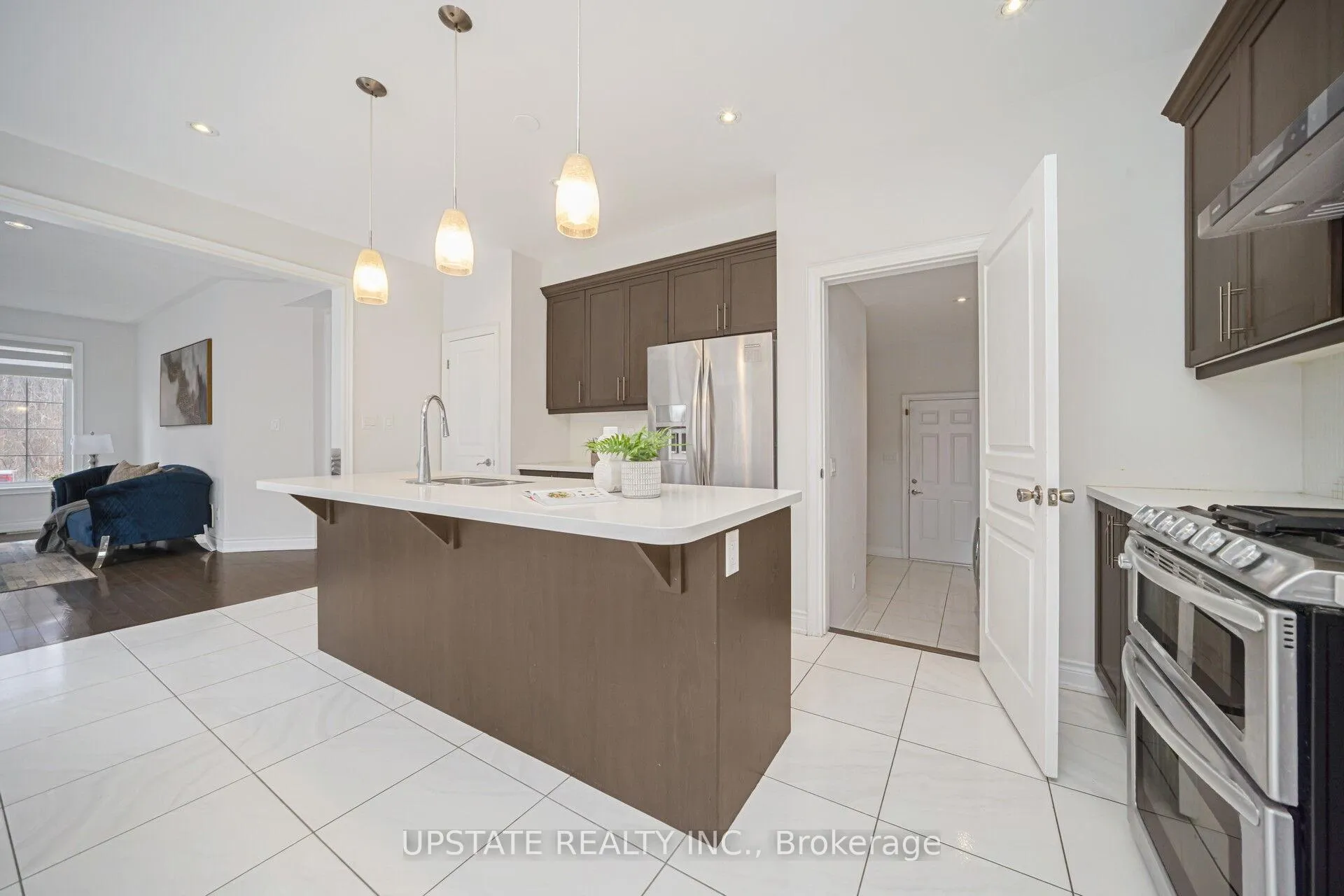 Photo 18 of 11 Mistyglen Crescent, Brampton, Credit Valley — HOMEH