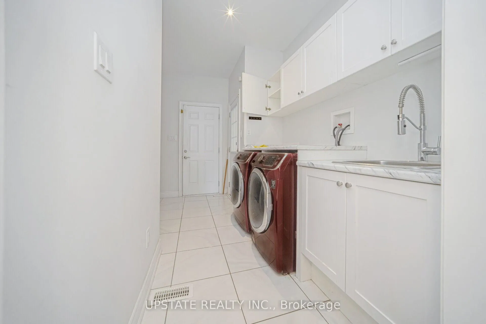 Photo 19 of 11 Mistyglen Crescent, Brampton, Credit Valley — HOMEH