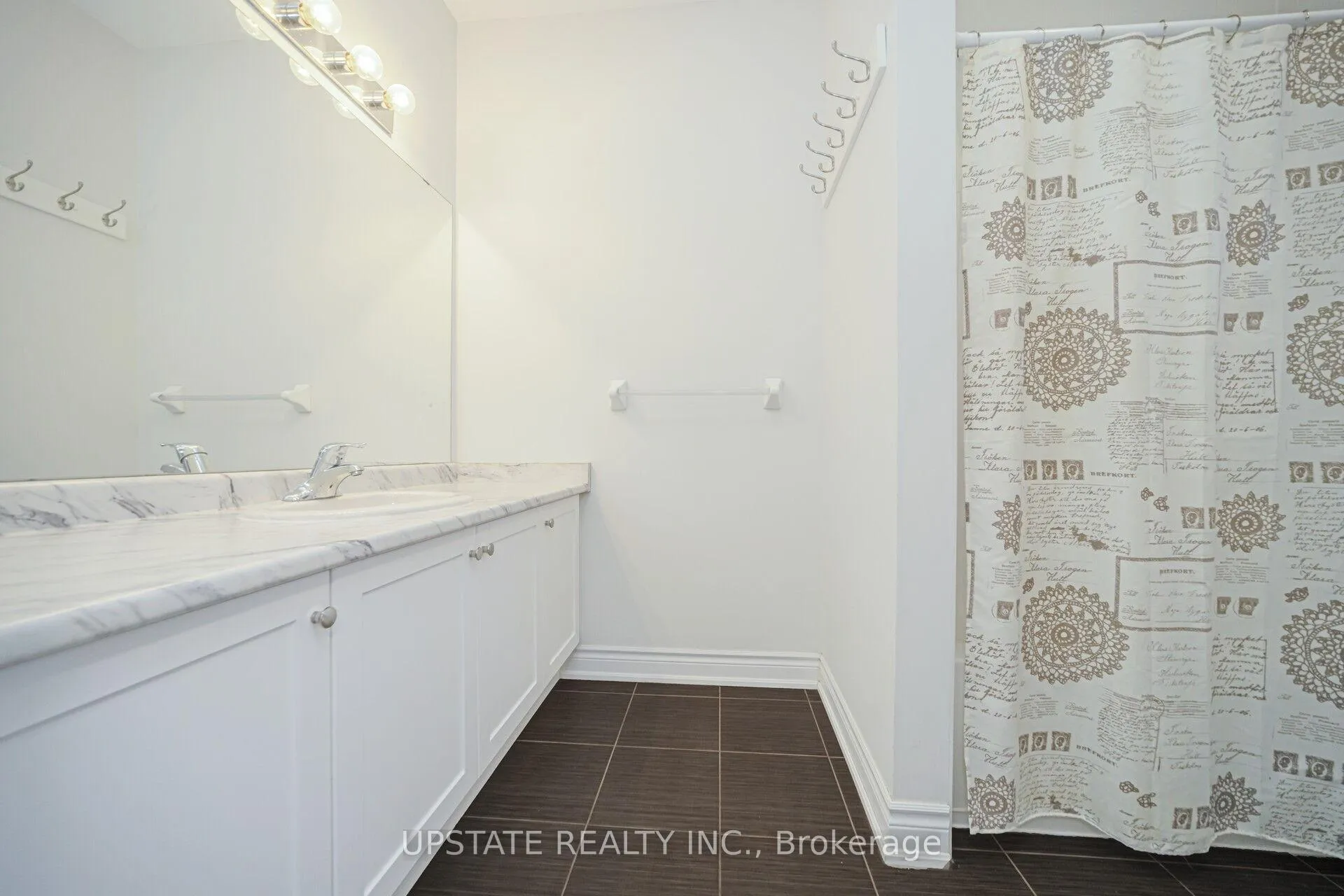 Photo 31 of 11 Mistyglen Crescent, Brampton, Credit Valley — HOMEH