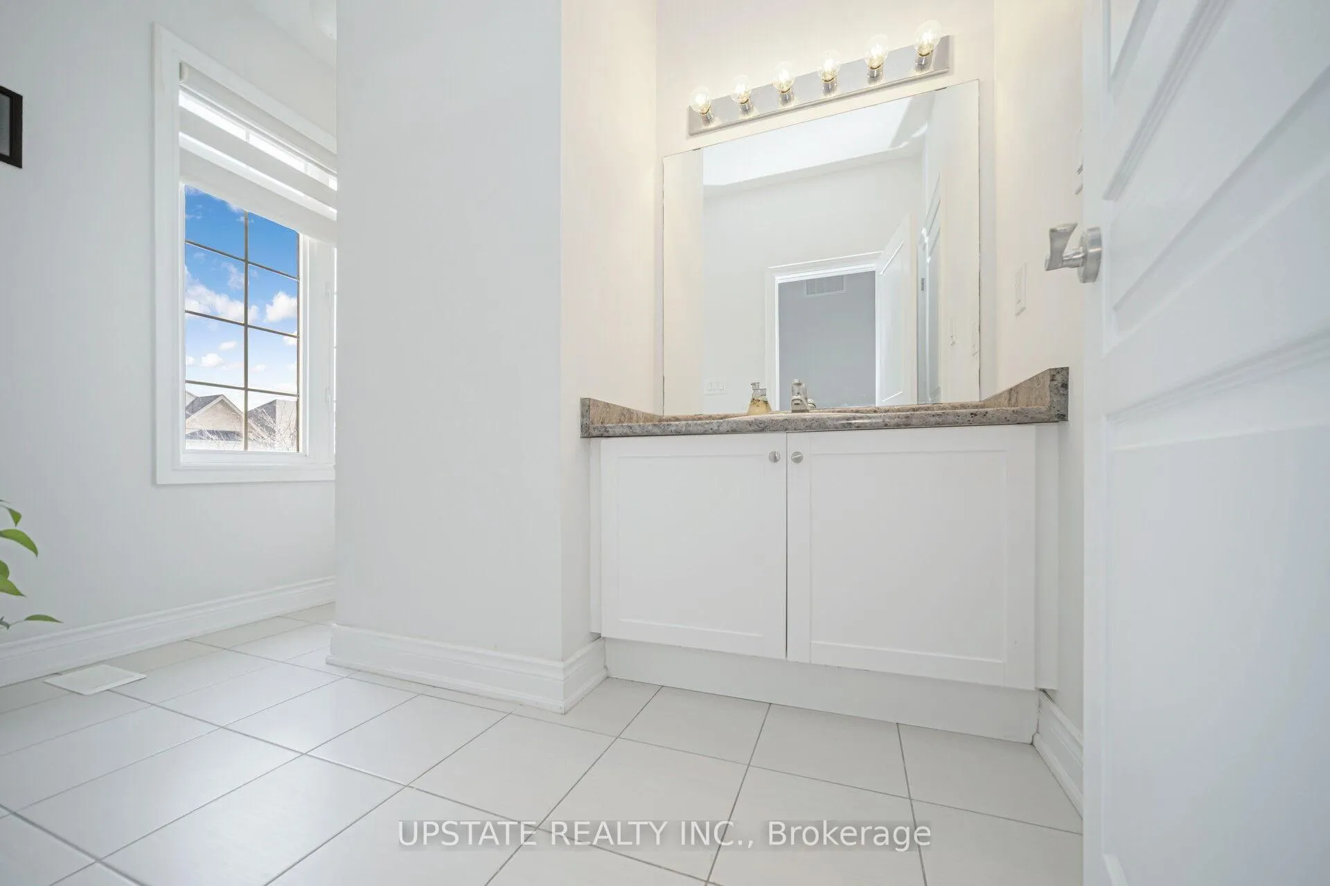 Photo 34 of 11 Mistyglen Crescent, Brampton, Credit Valley — HOMEH