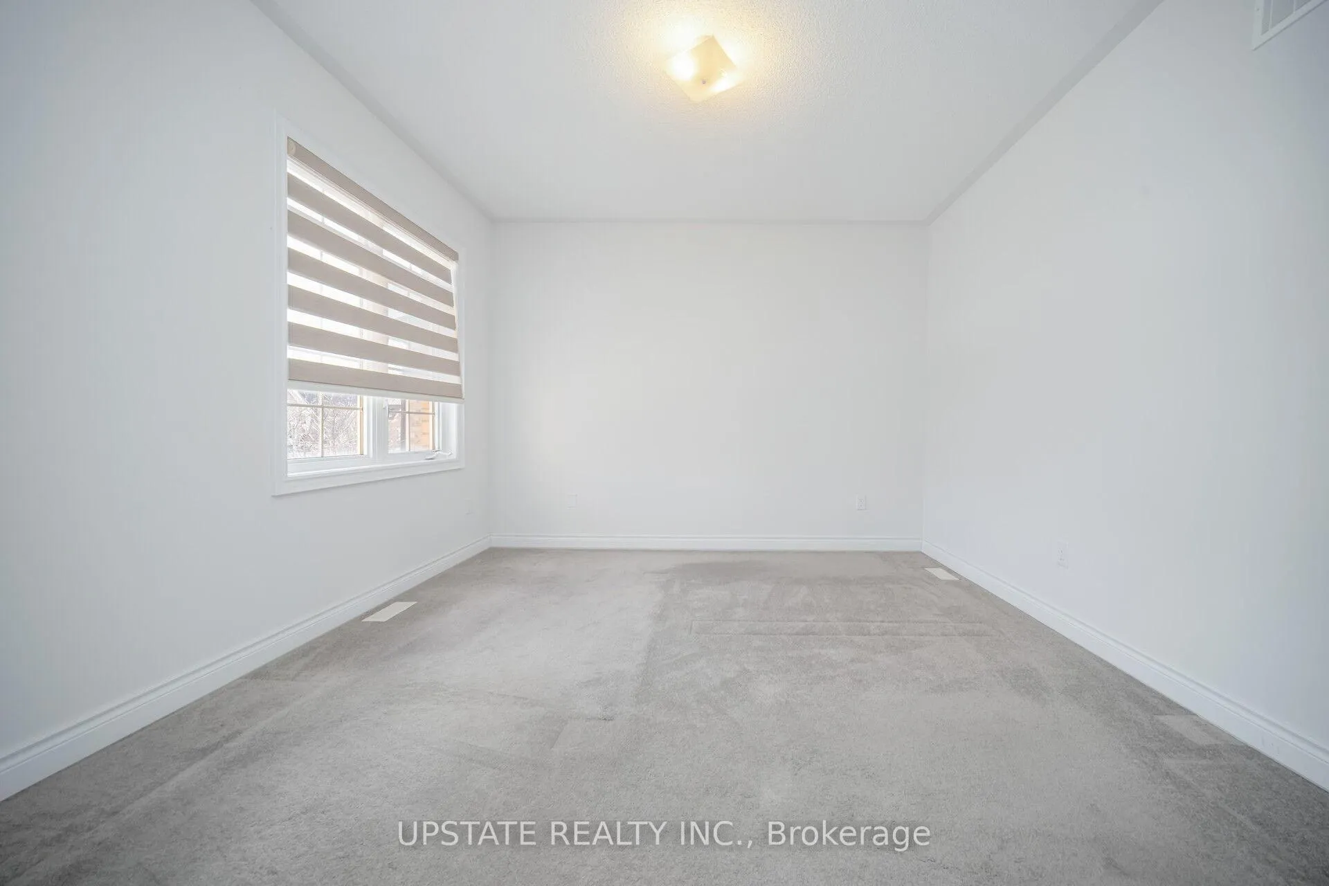 Photo 35 of 11 Mistyglen Crescent, Brampton, Credit Valley — HOMEH