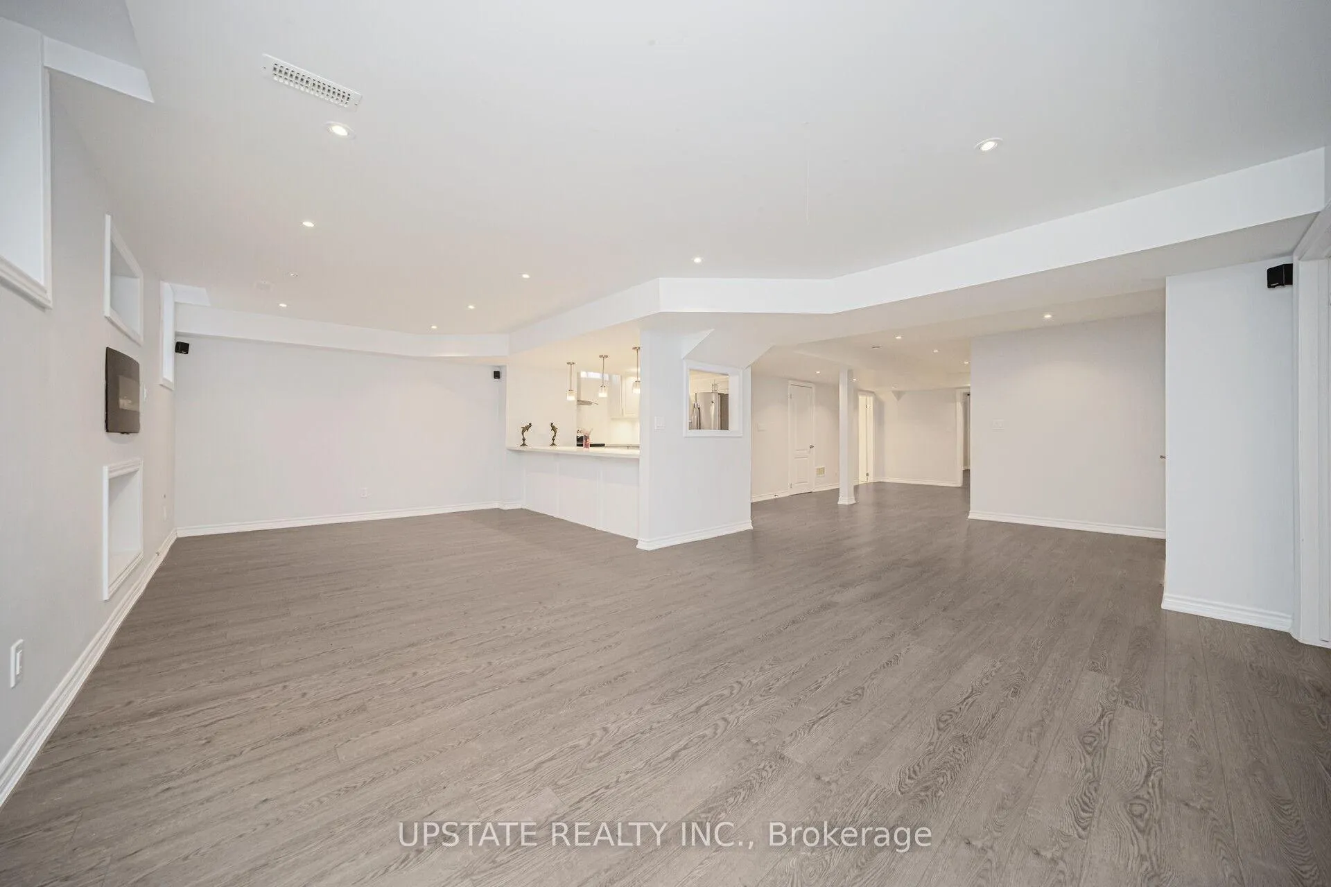 Photo 38 of 11 Mistyglen Crescent, Brampton, Credit Valley — HOMEH