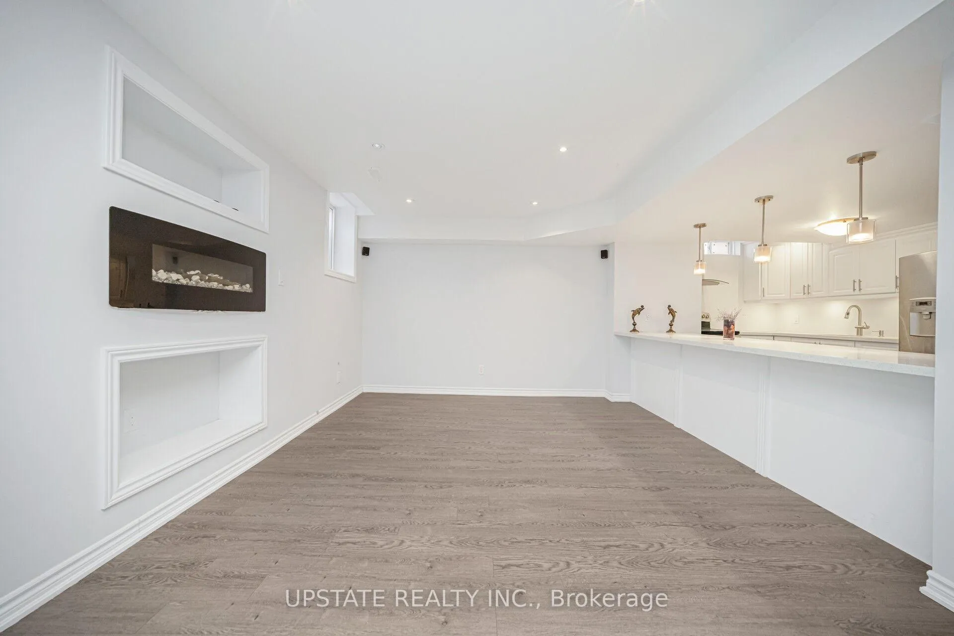Photo 39 of 11 Mistyglen Crescent, Brampton, Credit Valley — HOMEH