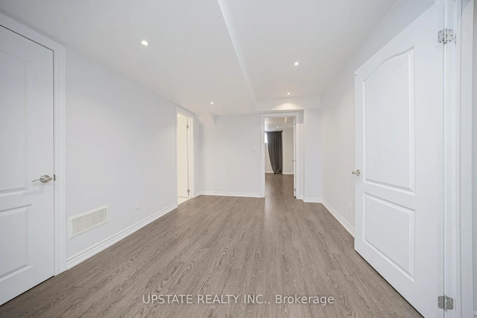 Photo 43 of 11 Mistyglen Crescent, Brampton, Credit Valley — HOMEH