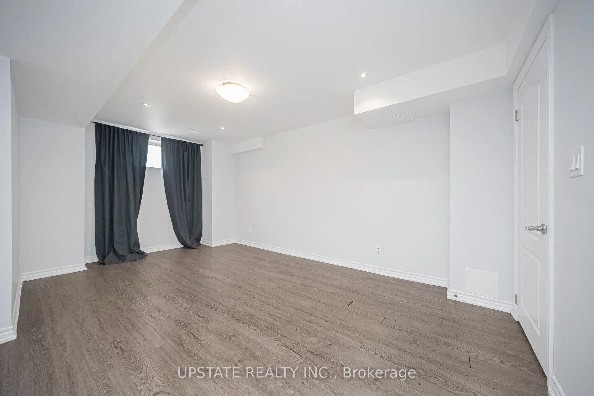 Photo 44 of 11 Mistyglen Crescent, Brampton, Credit Valley — HOMEH