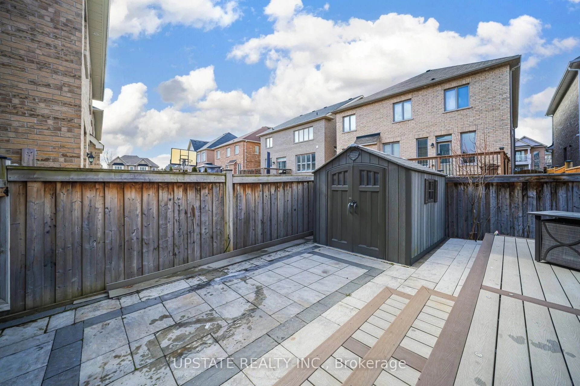 Photo 46 of 11 Mistyglen Crescent, Brampton, Credit Valley — HOMEH