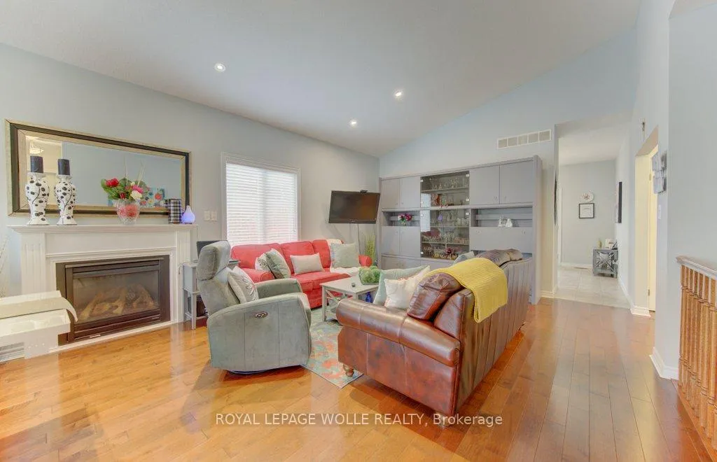Photo 6 of 369 Zeller Drive, Kitchener, Grand River South — HOMEH
