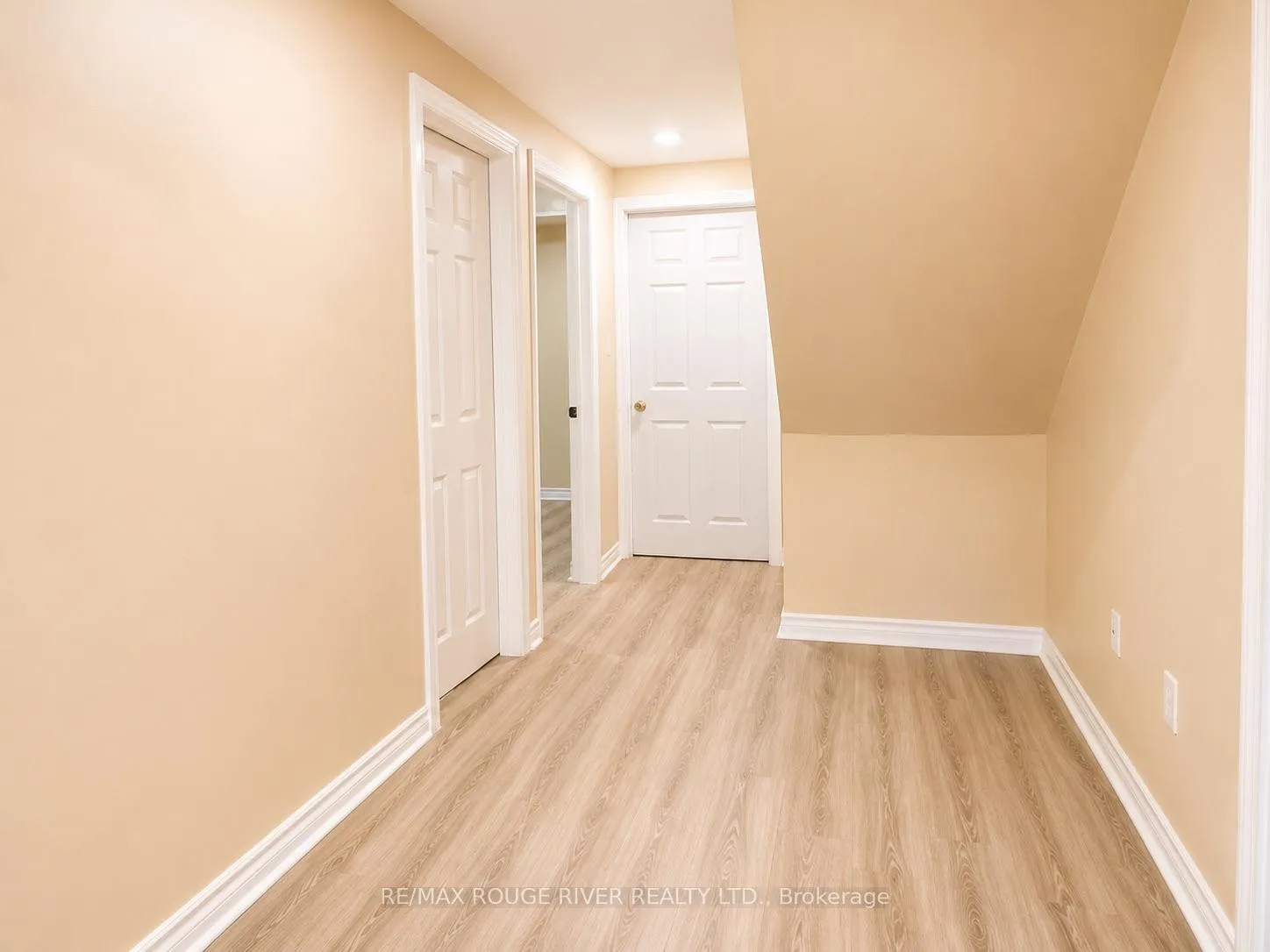 Photo 9 of 16 Dominy Drive, Ajax, Central — HOMEH