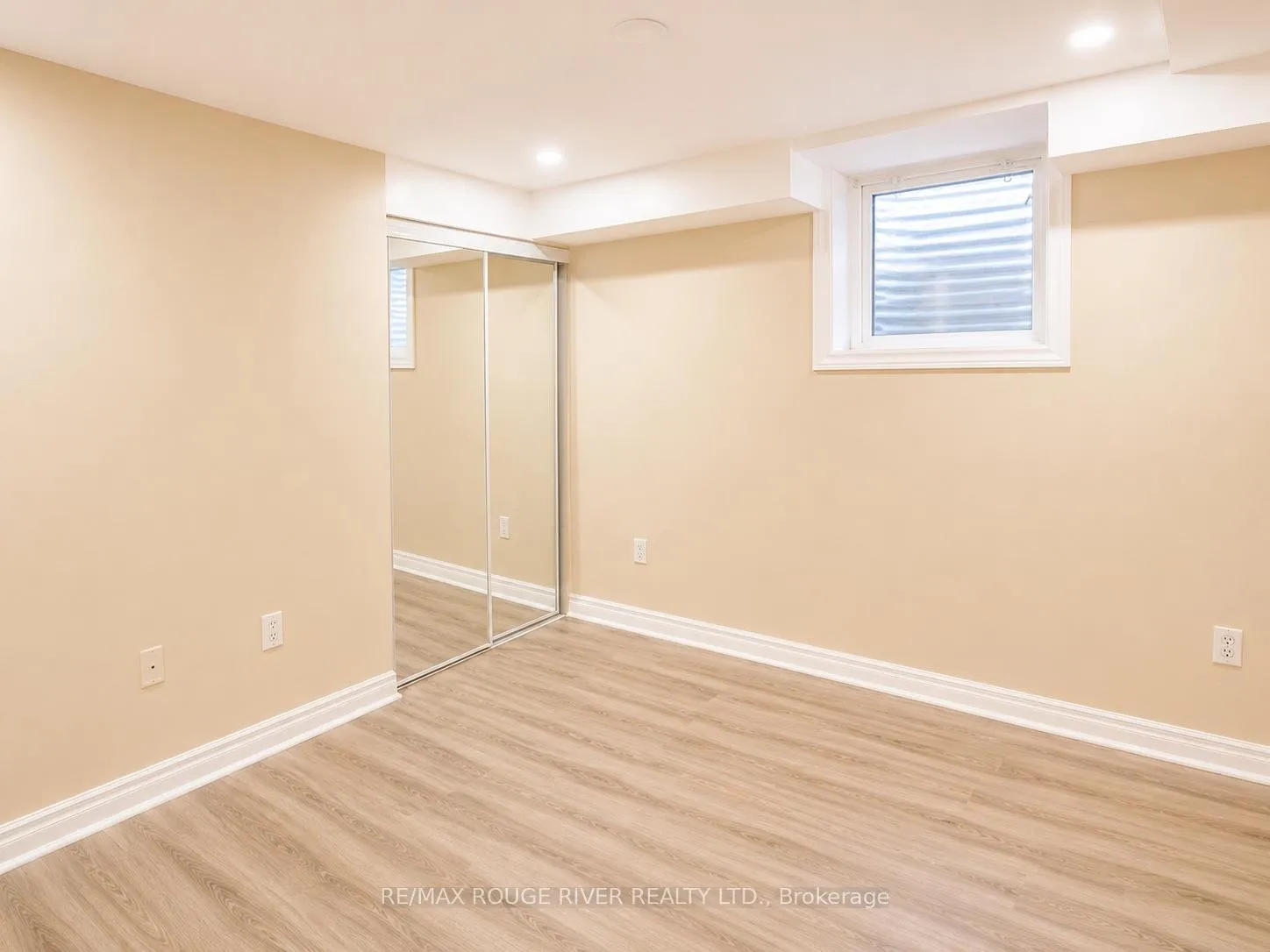 Photo 12 of 16 Dominy Drive, Ajax, Central — HOMEH