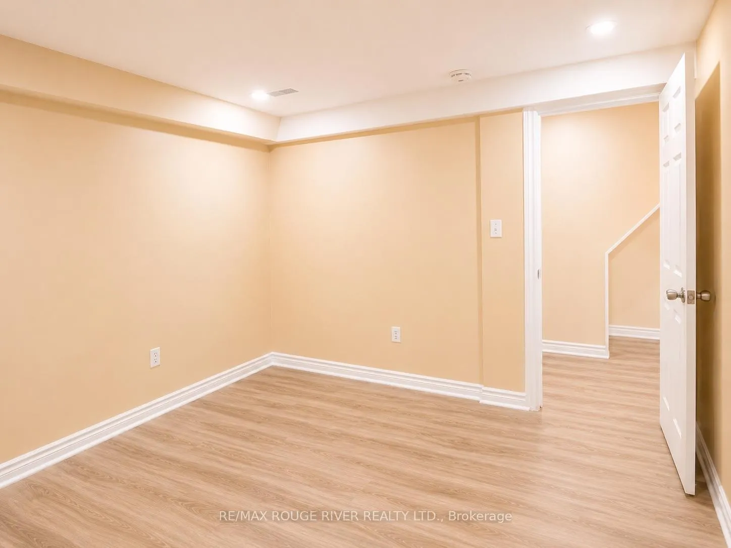 Photo 13 of 16 Dominy Drive, Ajax, Central — HOMEH